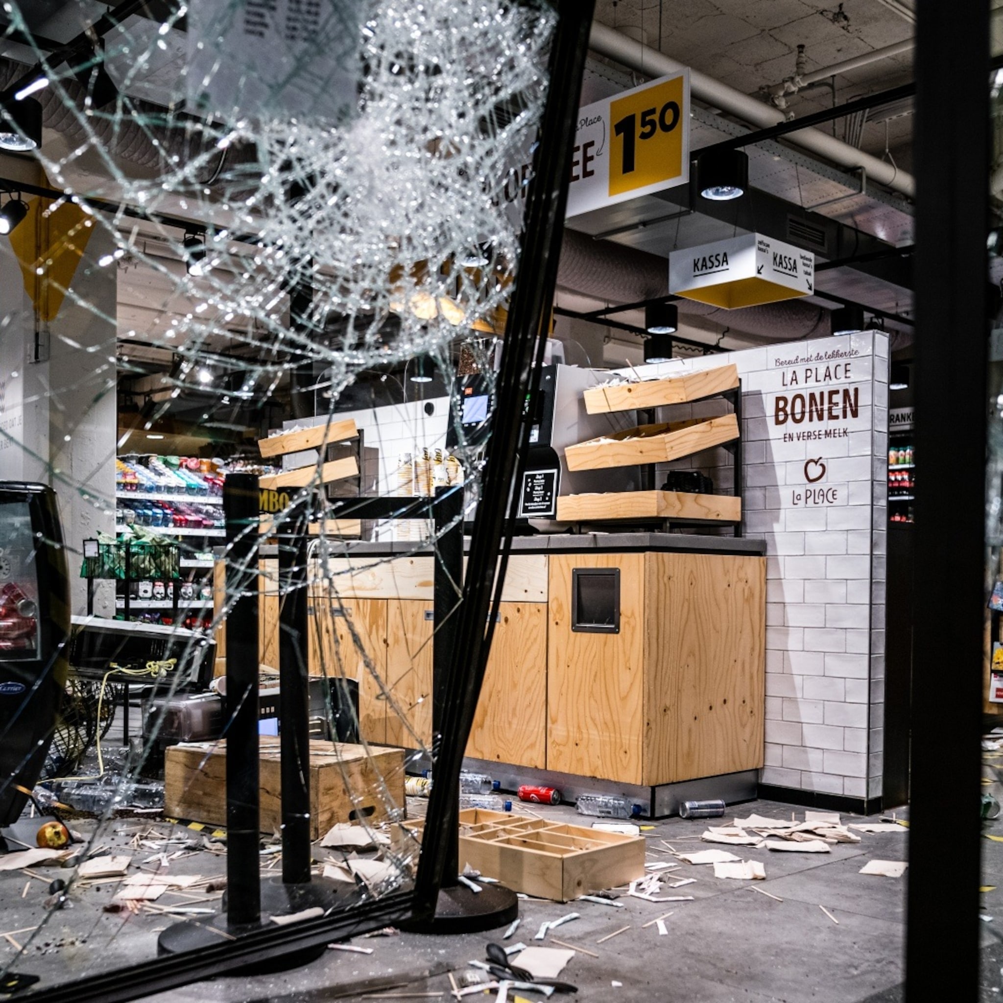 ondernemers zwaar getroffen tijdens rellen in breda en eindhoven alles is weg en kapot