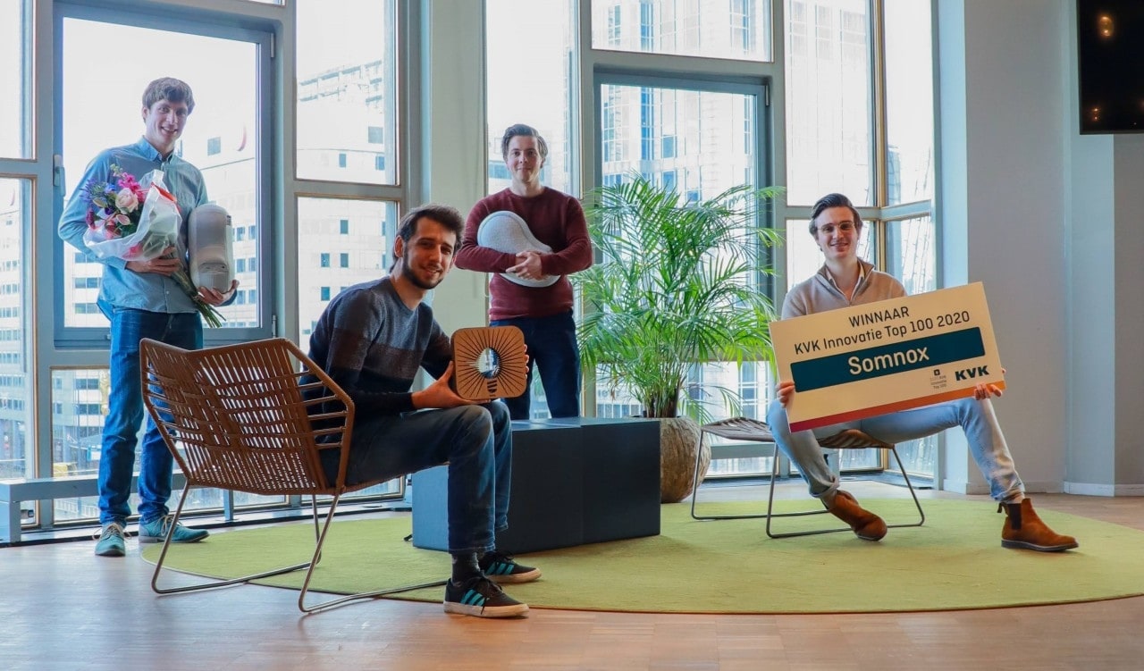 Job Engel, Wouter Kooyman van Guldener, Stijn Antonisse en Julian Jagtenberg van het winnende Somnox.