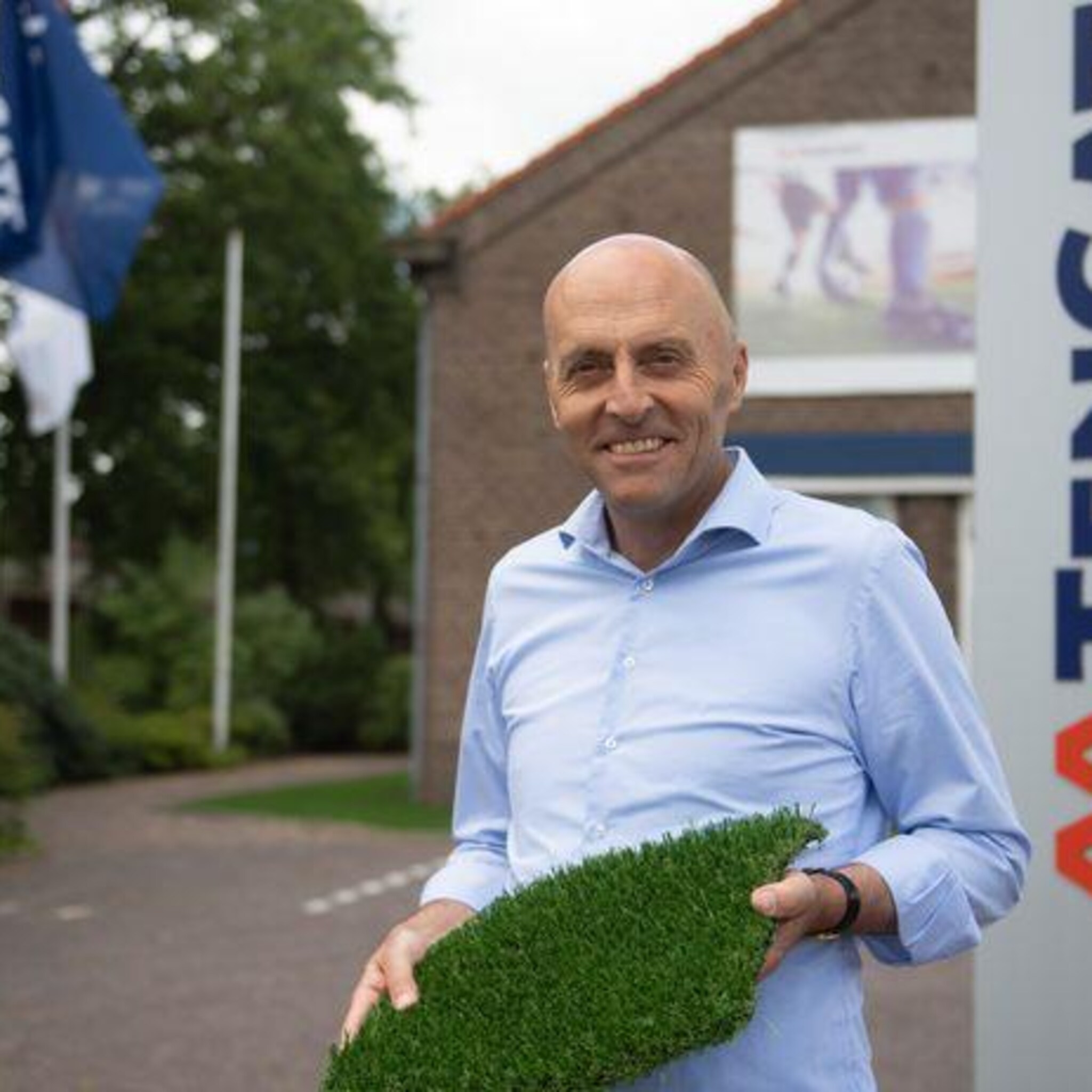 directeur vogel bevestigt overnamegesprekken tencate grass