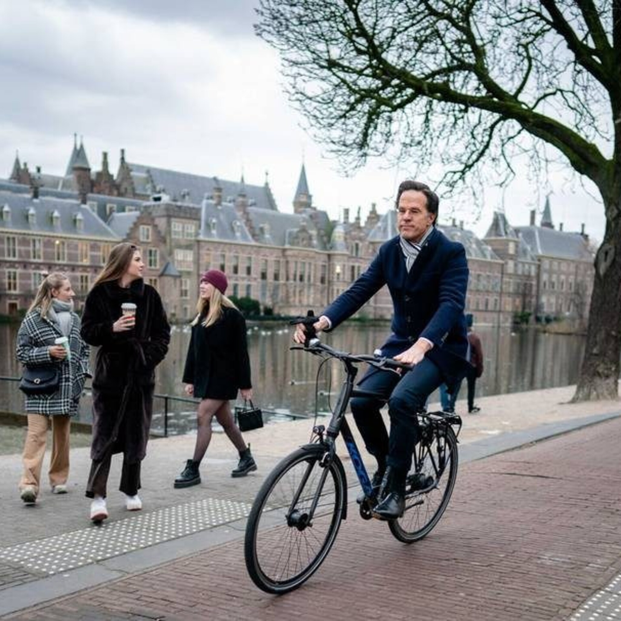 trump neemt gepantserde the beast rutte pakt de f3 van fietsfabrikant koga