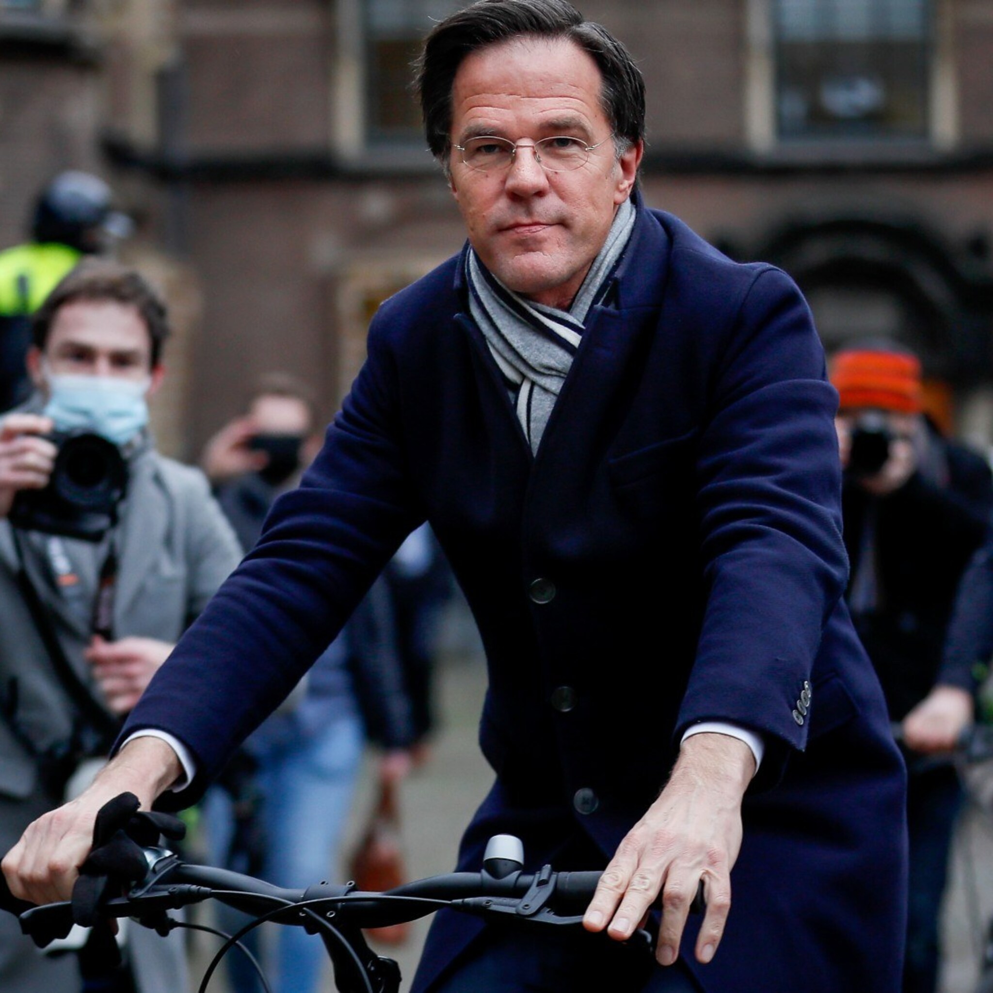 kabinet rutte iii valt steunpakketten komen niet in gevaar