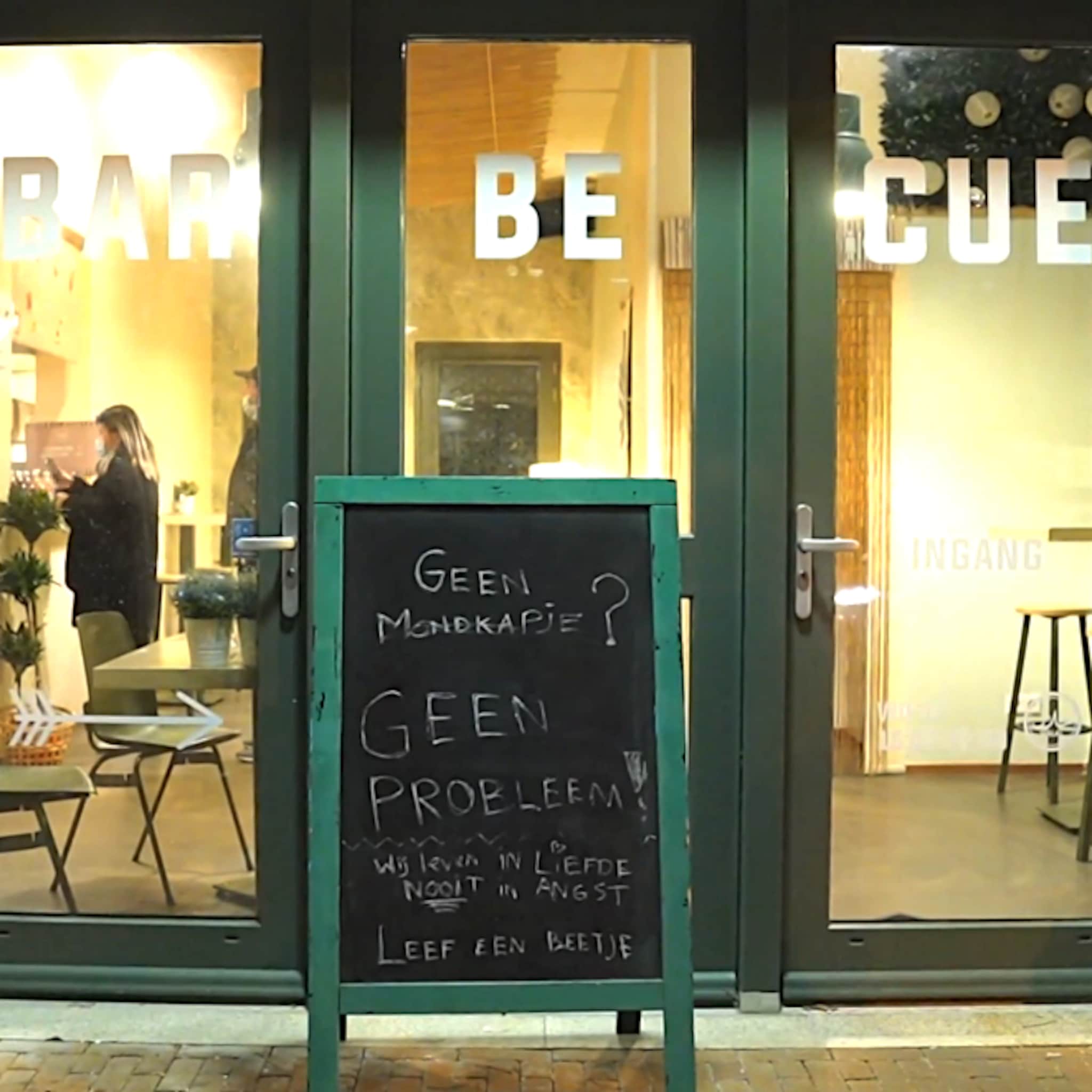fuck it wij zijn open laatste waarschuwing voor restaurant dat regels in de wind sloeg