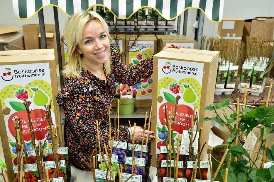 Sandra Steenwijk van het internetbedrijf Boskoopsefruitbomen.nl: ,,Mensen willen zelf plukken, de eetbare tuin."
