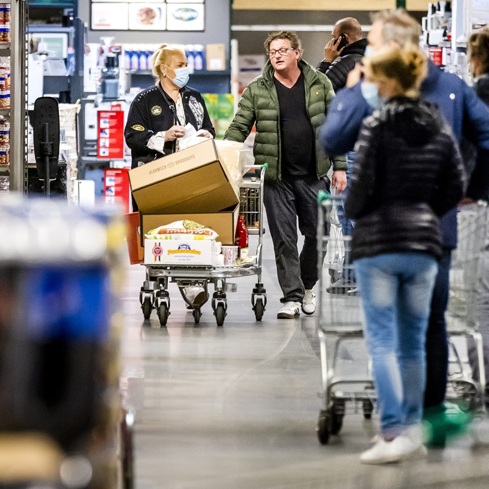 groothandels stoppen per direct verkoop niet essentiele producten