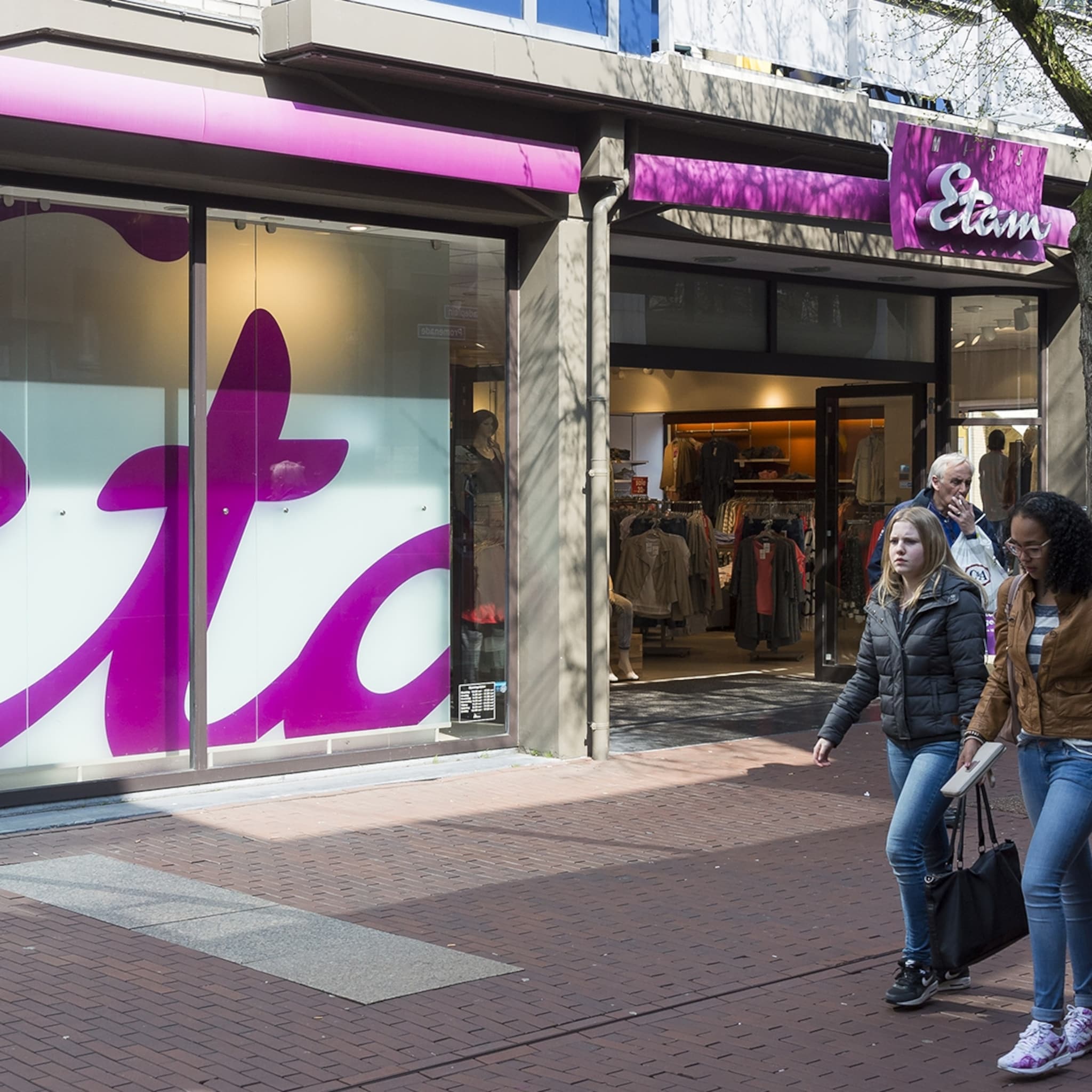 nxt fashion doet surseance aanvraag miss etam en steps