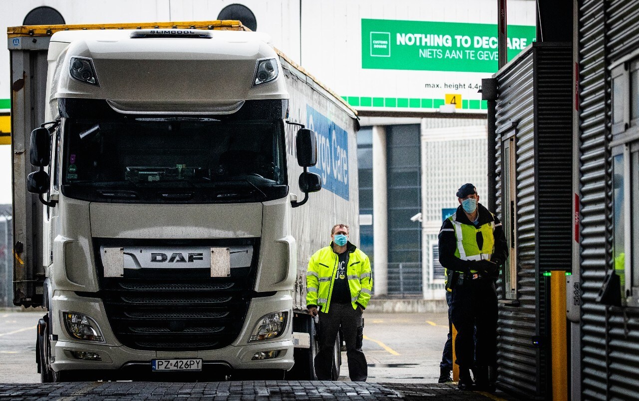 Vrachtwagen in de haven van IJmuiden. Foto: ANP