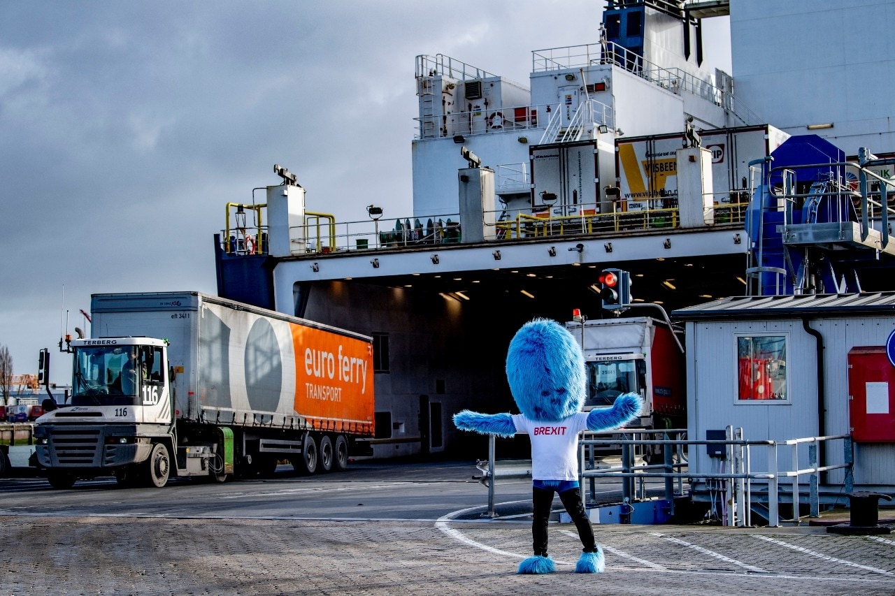 Het blauw Brexit-monster van minister Blok is weer opgedoken.. aan de andere kant van de Noordzee. Foto: ANP.