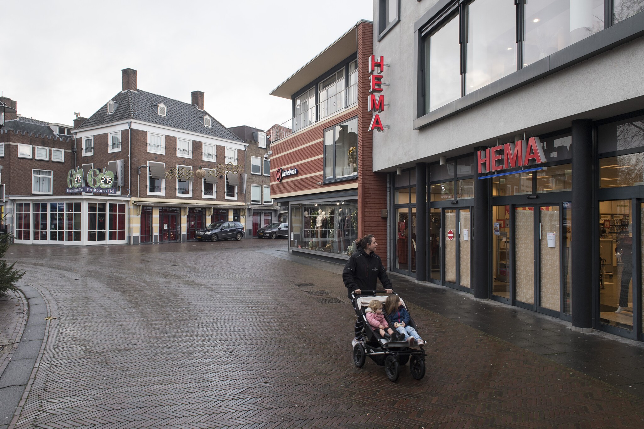 Gesloten, alsnog, ook deze Hema. Lockdown, december 2020. Foto: ANP.