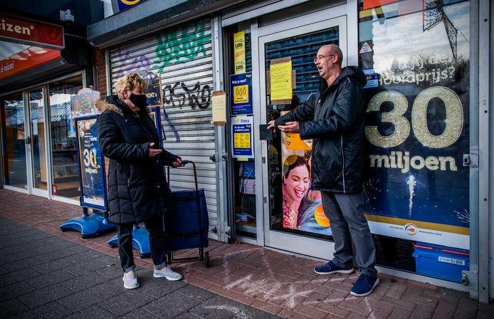 Op sommige plekken, zoals in de Rotterdamse wijk Ommoord, is de Primera al gesloten. Foto: Frank de Roo