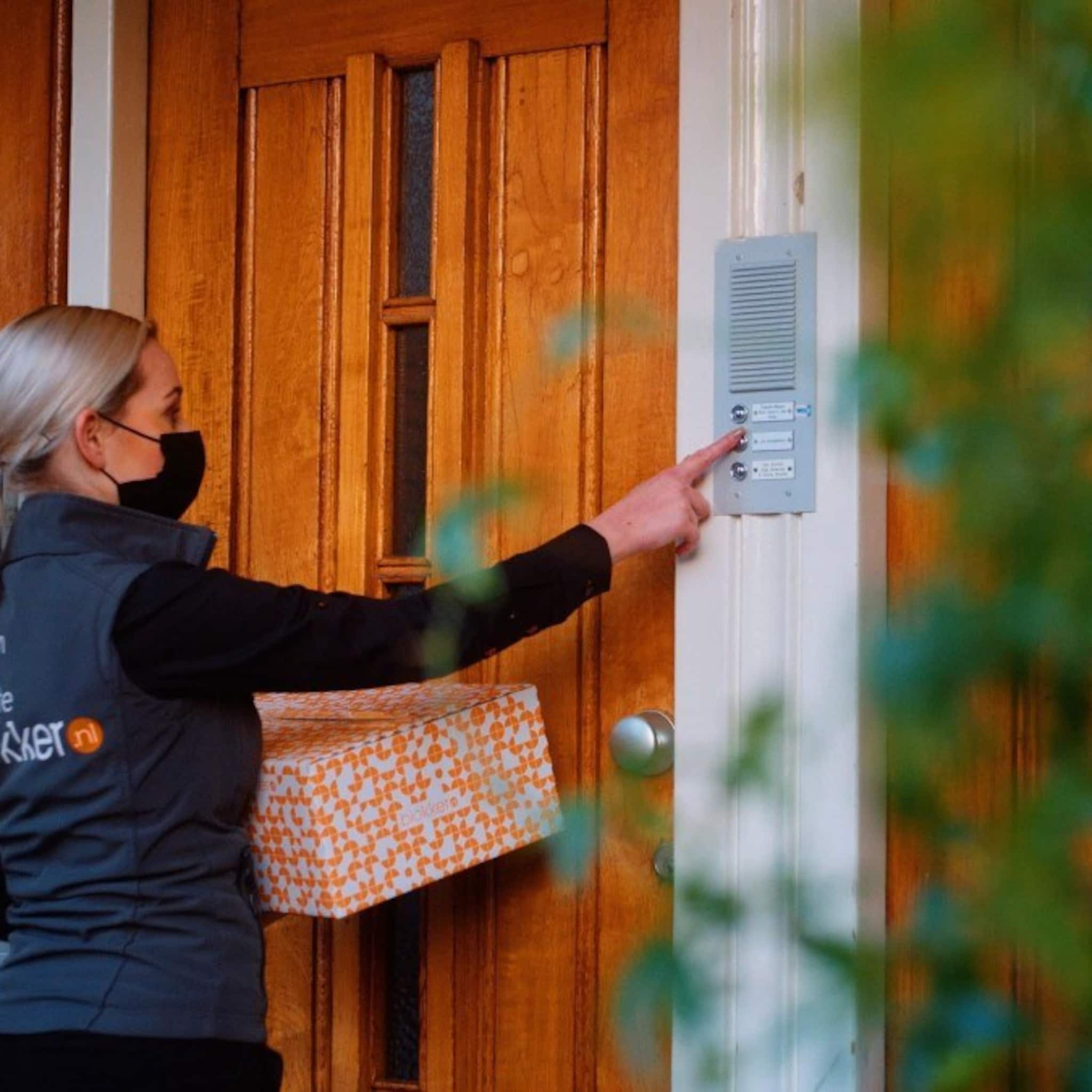 blokker lanceert eigen bezorgdienst om vertraging postnl in te lopen