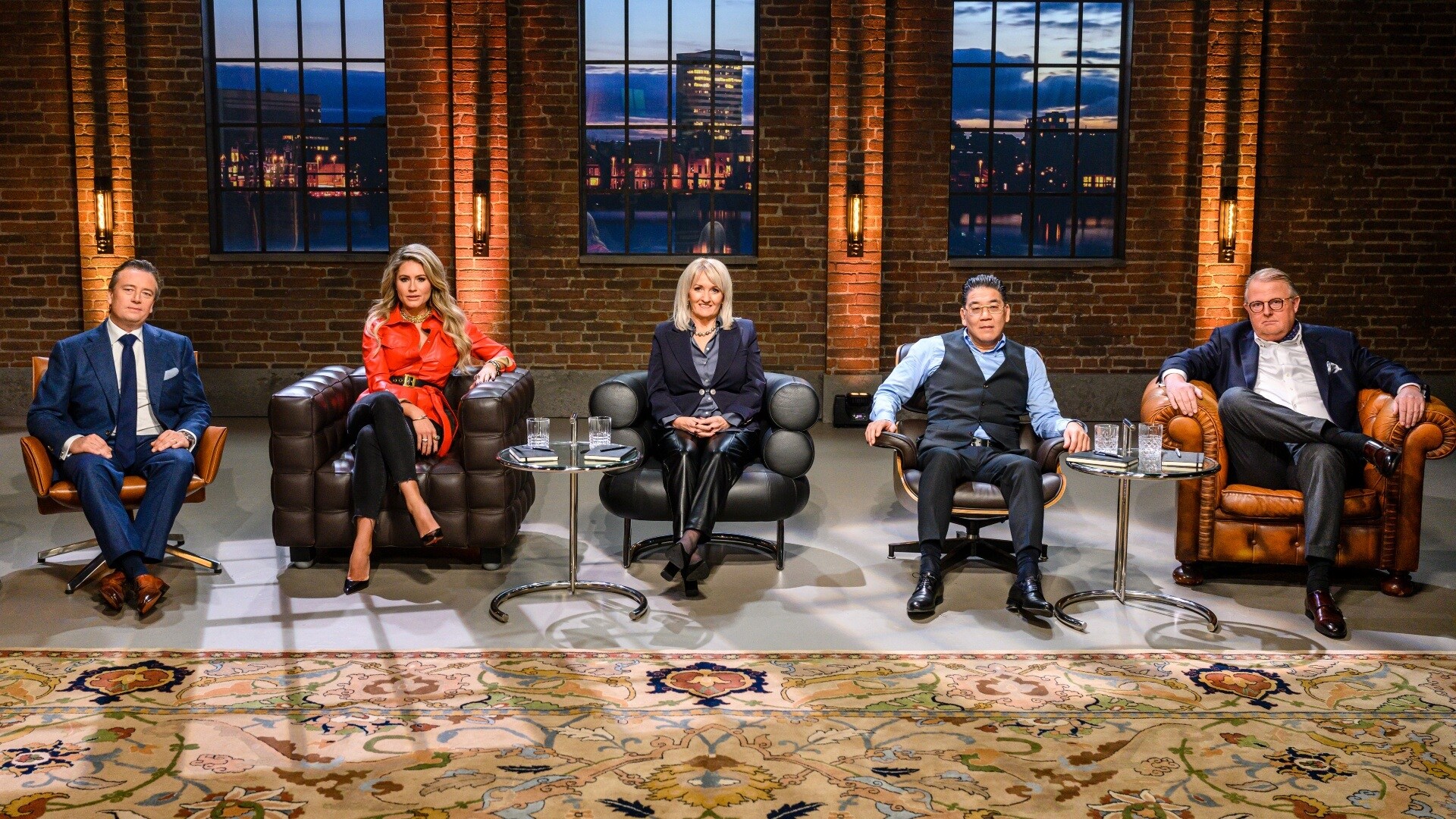 De vijf investeerders van Dragons' Den: Pieter Schoen, Nikkie Plessen, Shawn Harris, Won Yip en Michel Perridon. Foto: Vincent TV Producties