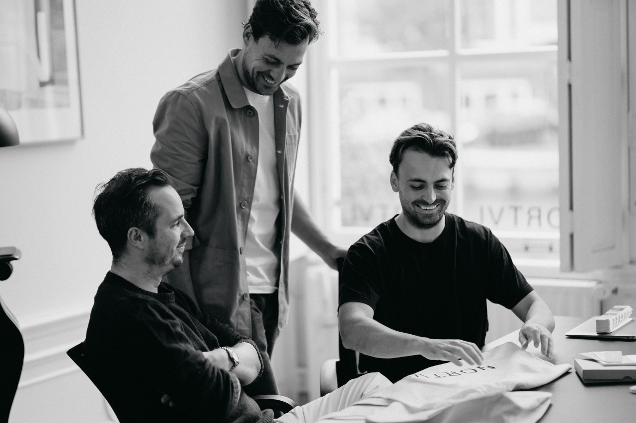 De drie oprichters van koffermerk Nortvi: Sebastiaan van Dam, Max van Dam en Marijn van Roij.
