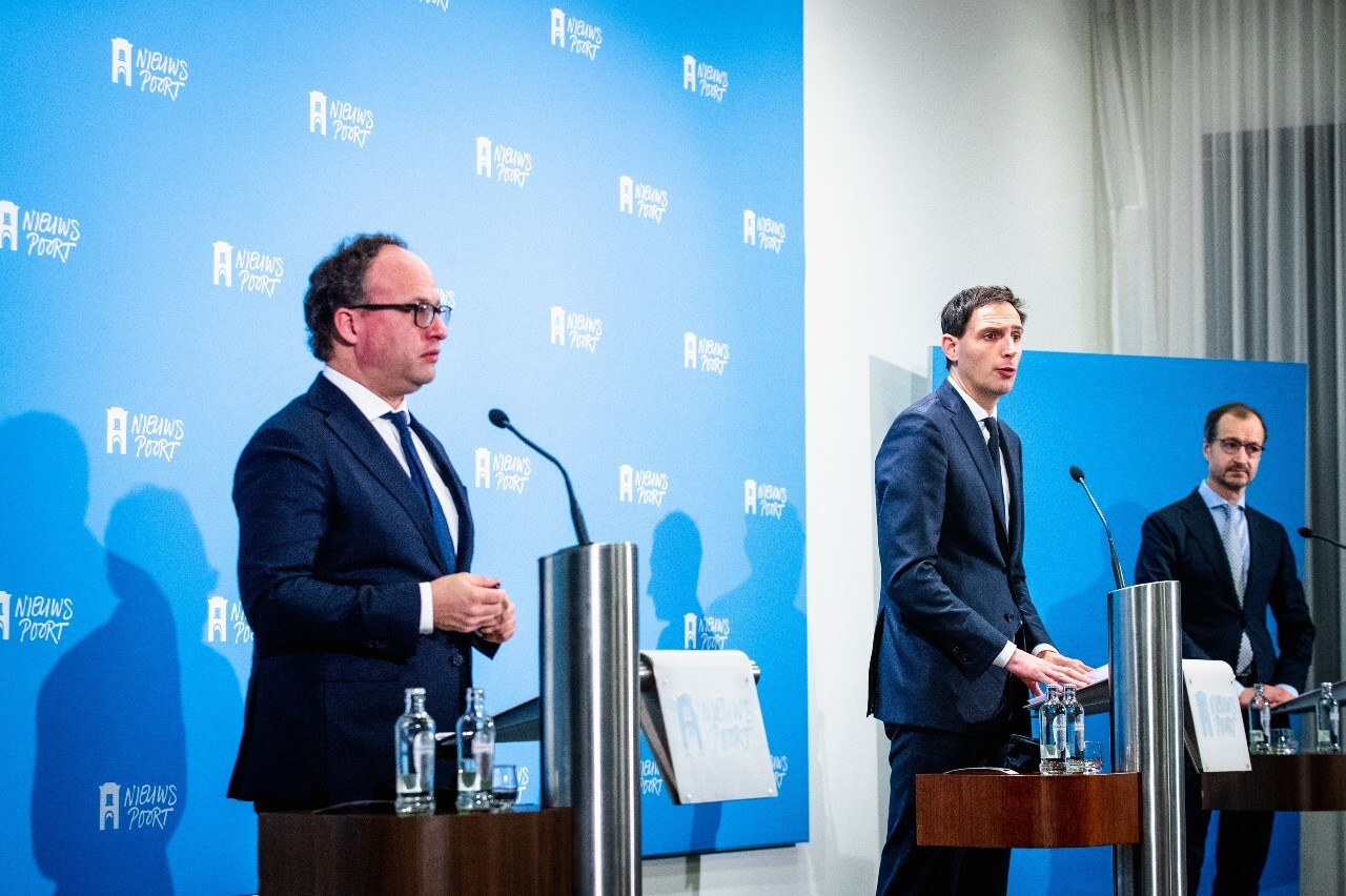 De ministers Koolmees (D66), Hoekstra (CDA) en Wiebes (VVD) hielden woensdag samen een persconferentie. Foto: Sem van der Wal (ANP)