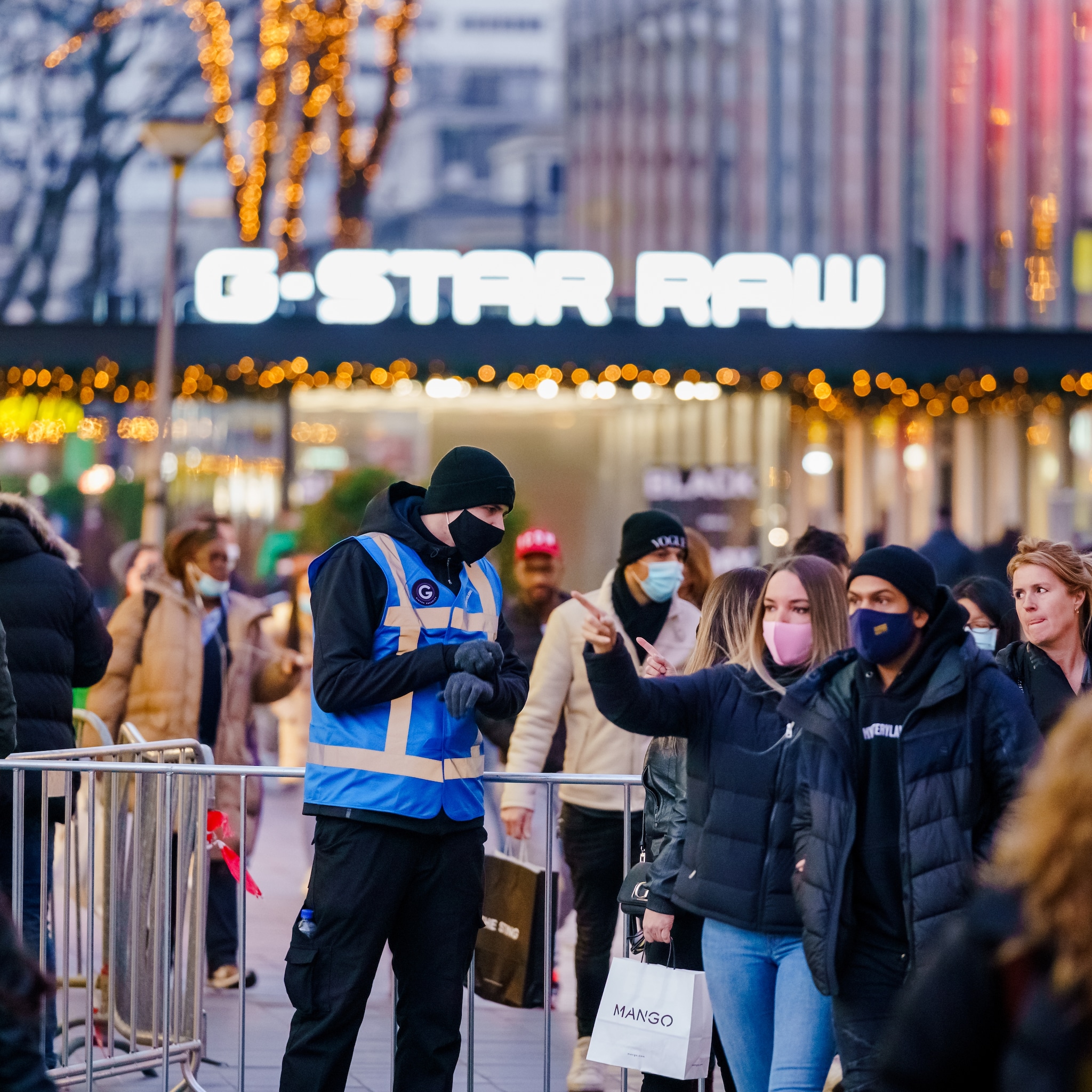 aboutaleb sluit winkels in rotterdam centrum dag voor sinterklaas eerder