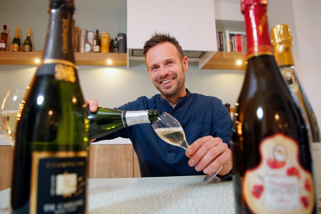 Santé! Ondernemer/liefhebber Arne Roex, onze nationale Champagneman. Foto's: Ruud Voest.