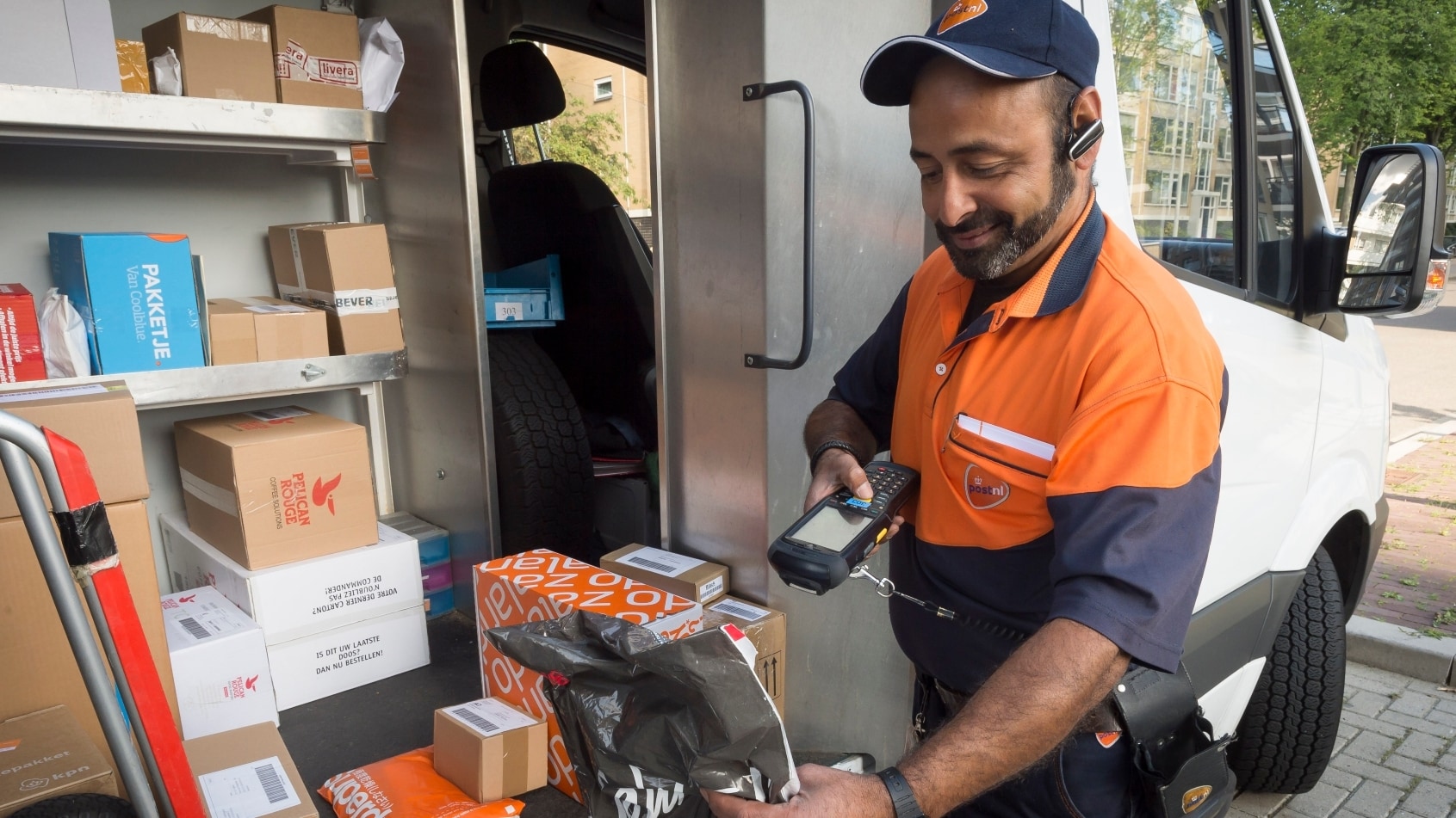 Duidelijke communicatie over levertijden moet voorkomen dat consumenten teleurgesteld raken in de webshops. Foto: ANP