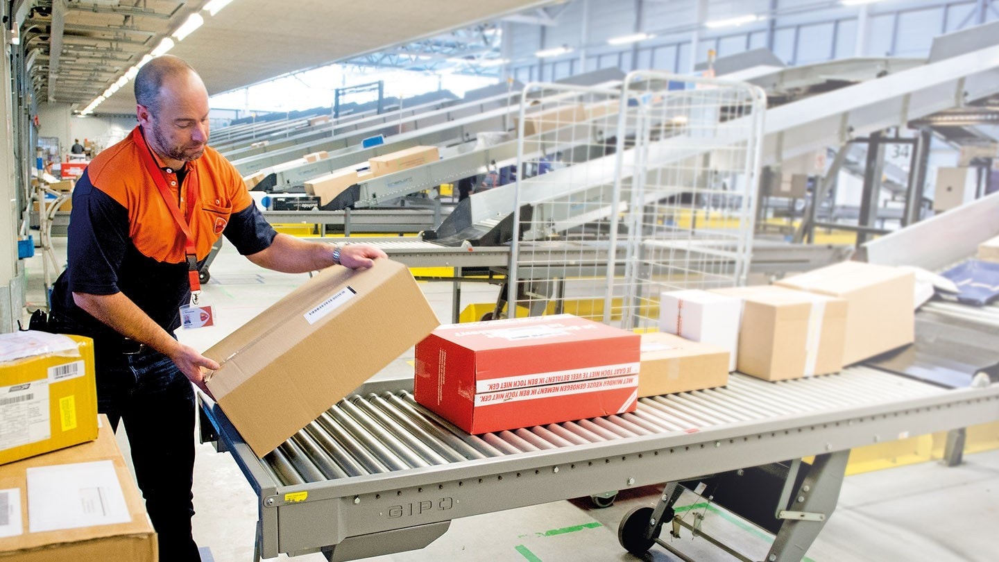 PostNL bezorgt nu meer dan anderhalf miljoen pakketten per dag. Foto: ANP