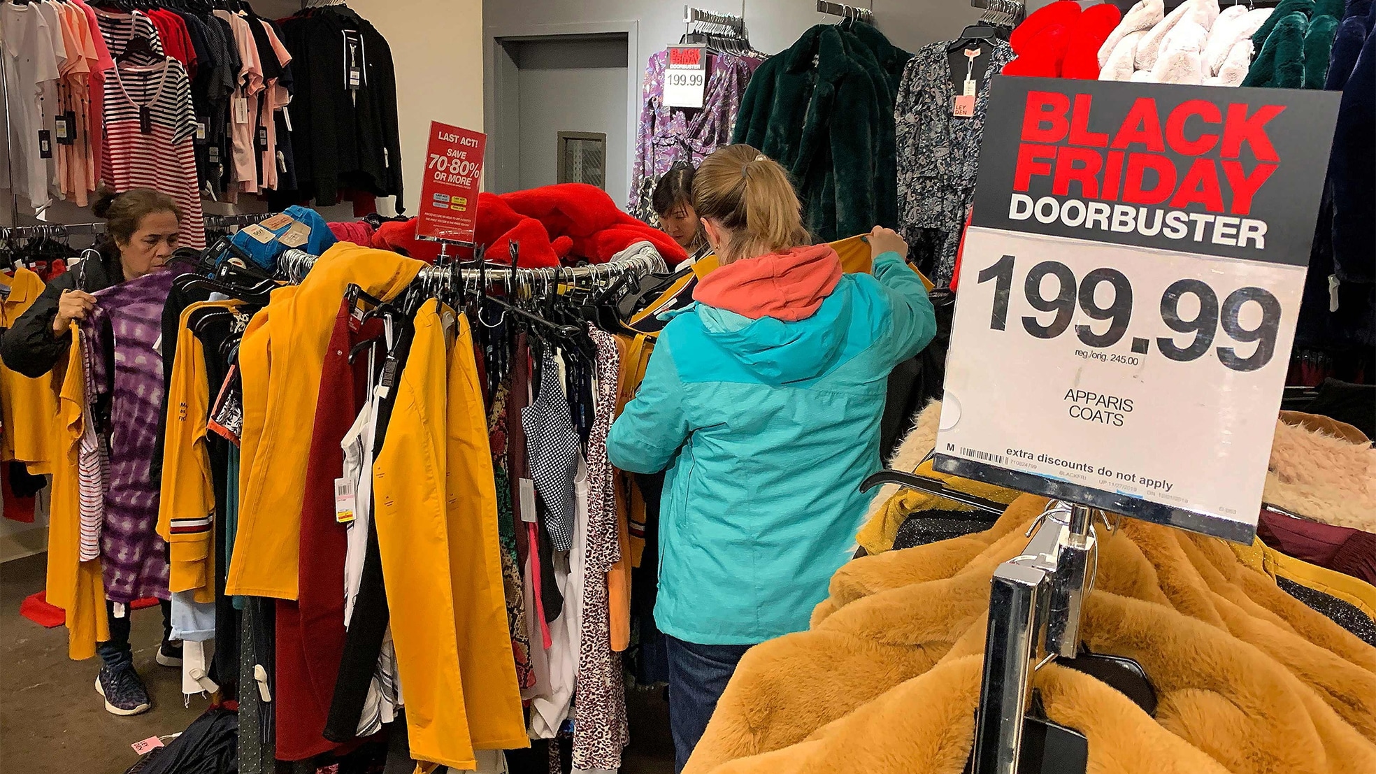 Black Friday trekt ieder jaar hordes mensen naar de winkels. Foto ANP