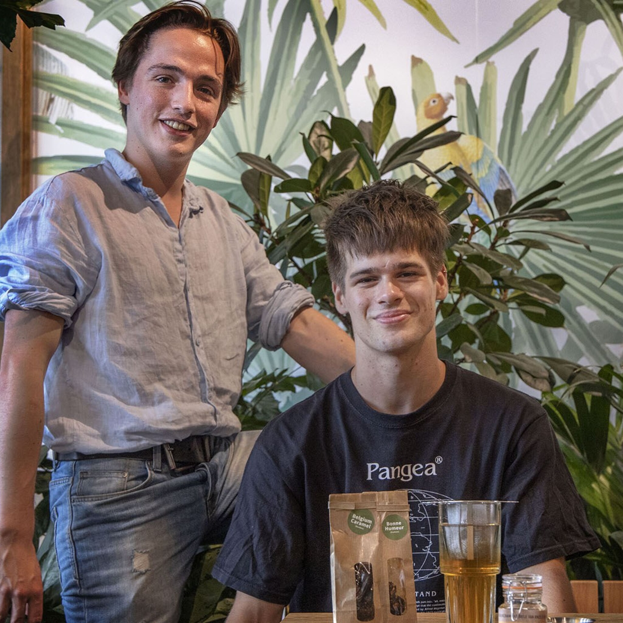 jonge ondernemers teun 23 en pim 22 veroveren land met theekristallen