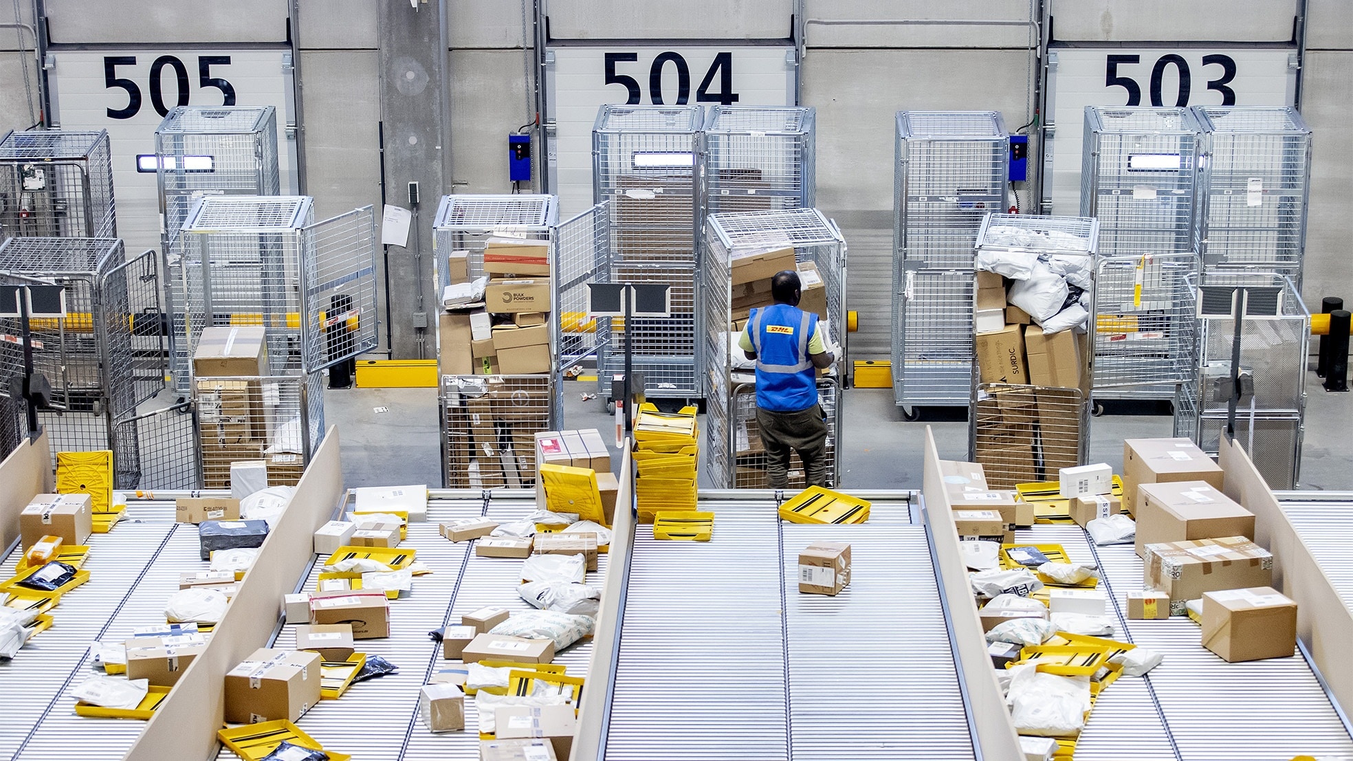 Drukte in het distributiecentrum van DHL in Zaltbommel. Foto: ANP