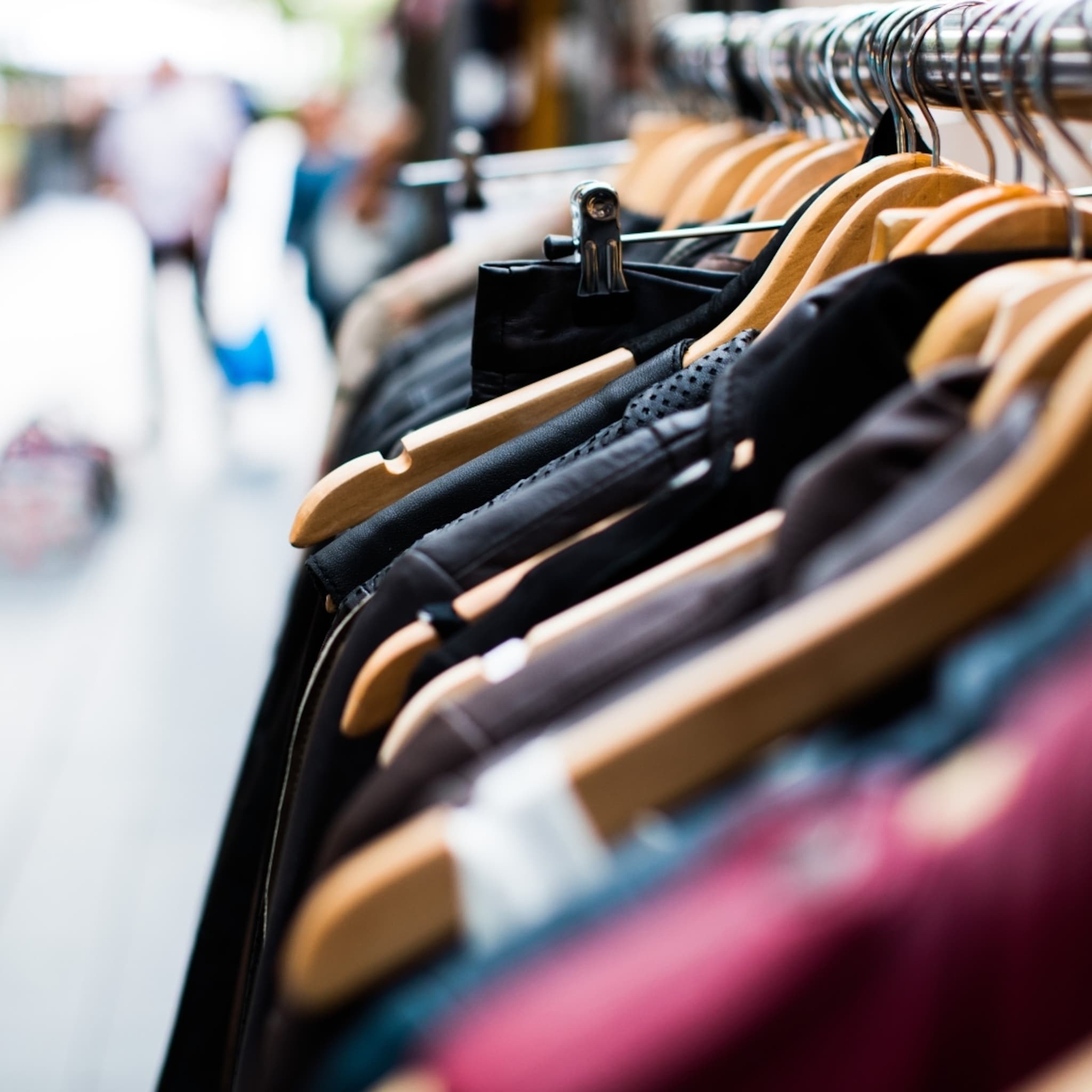 tweedehandskleding steeds populairder ook modeketens stappen in