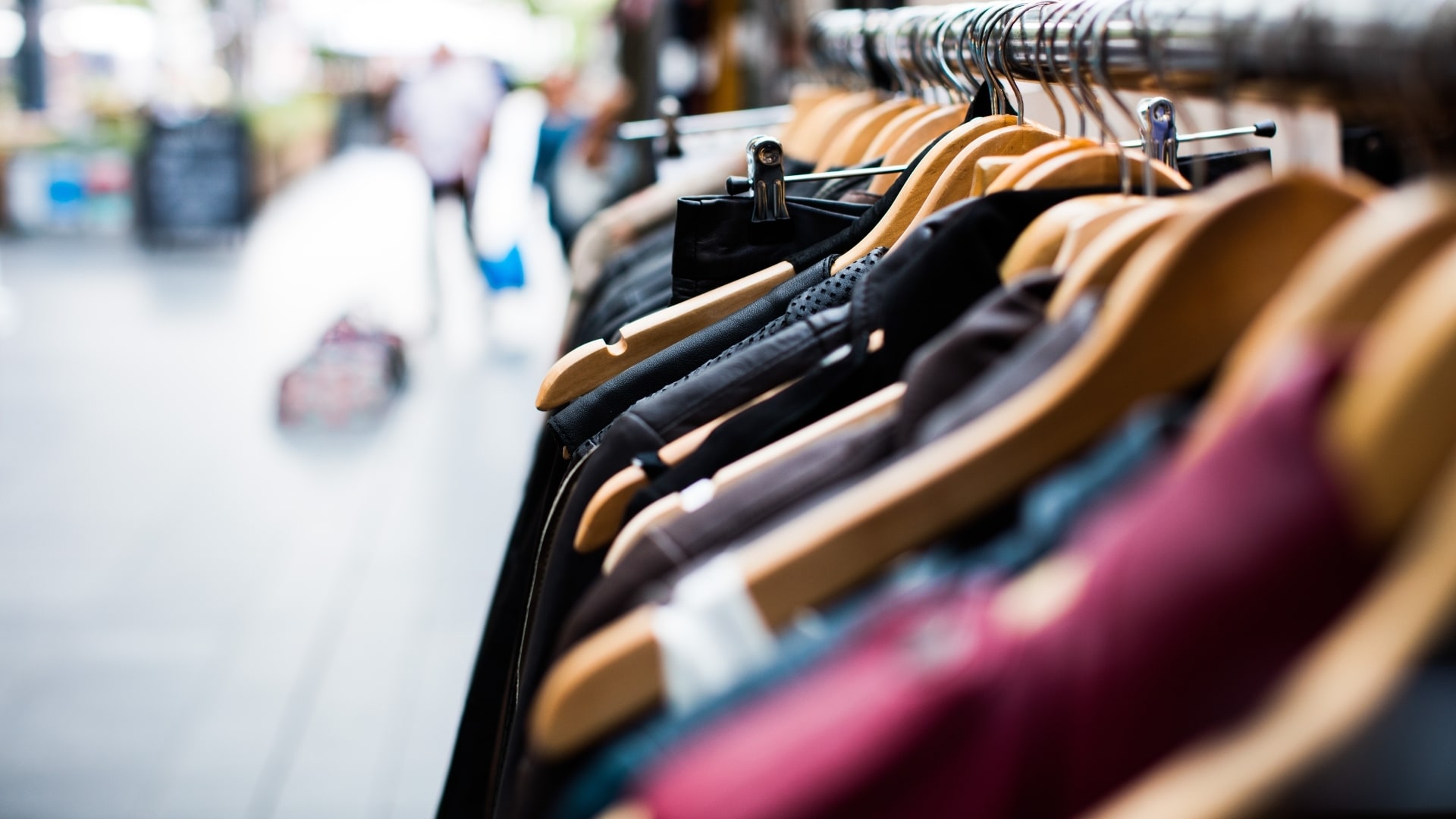 Tweedehandskleding steeds populairder ook modeketens stappen in