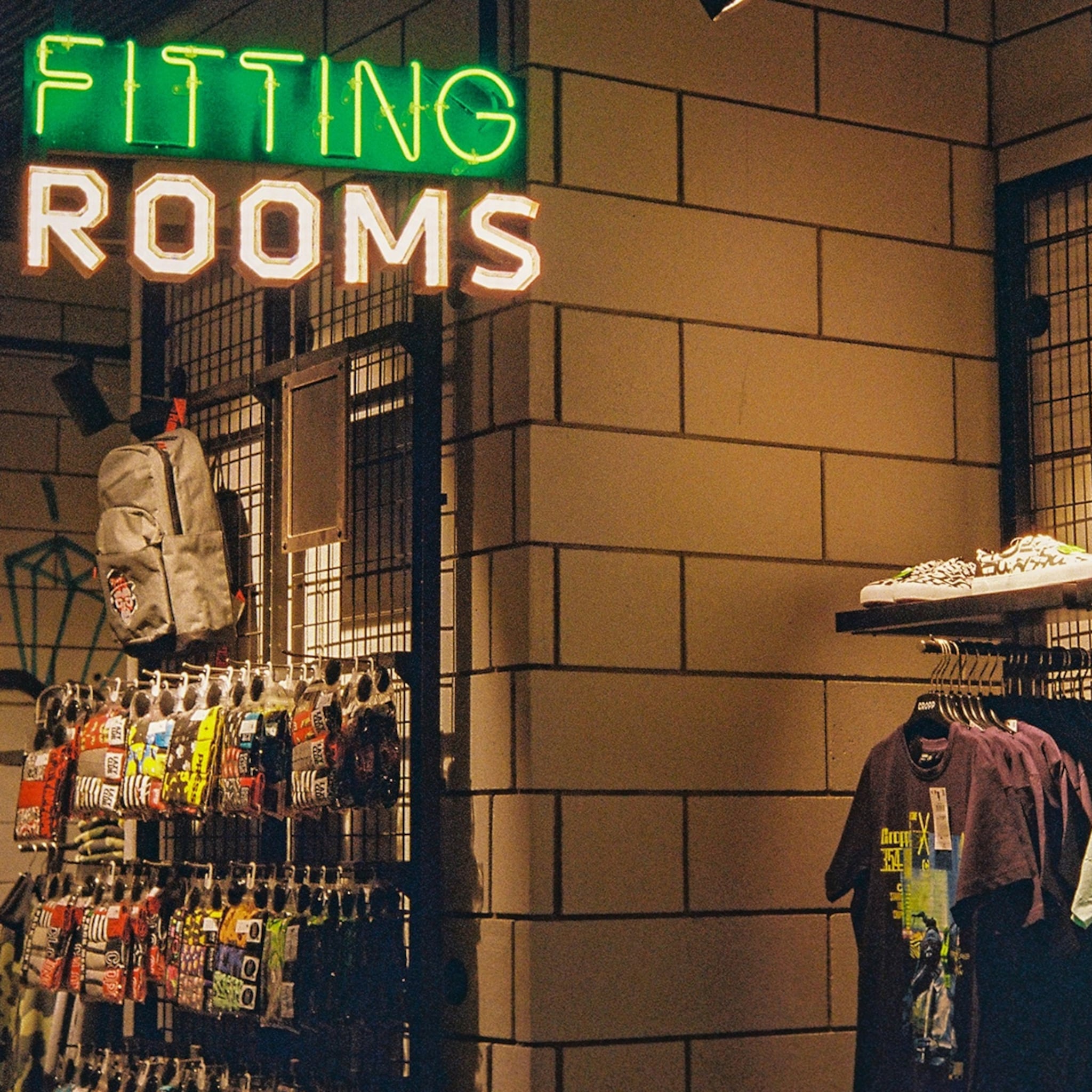 abn amro kledingwinkels hardst door corona geraakt in retailsector