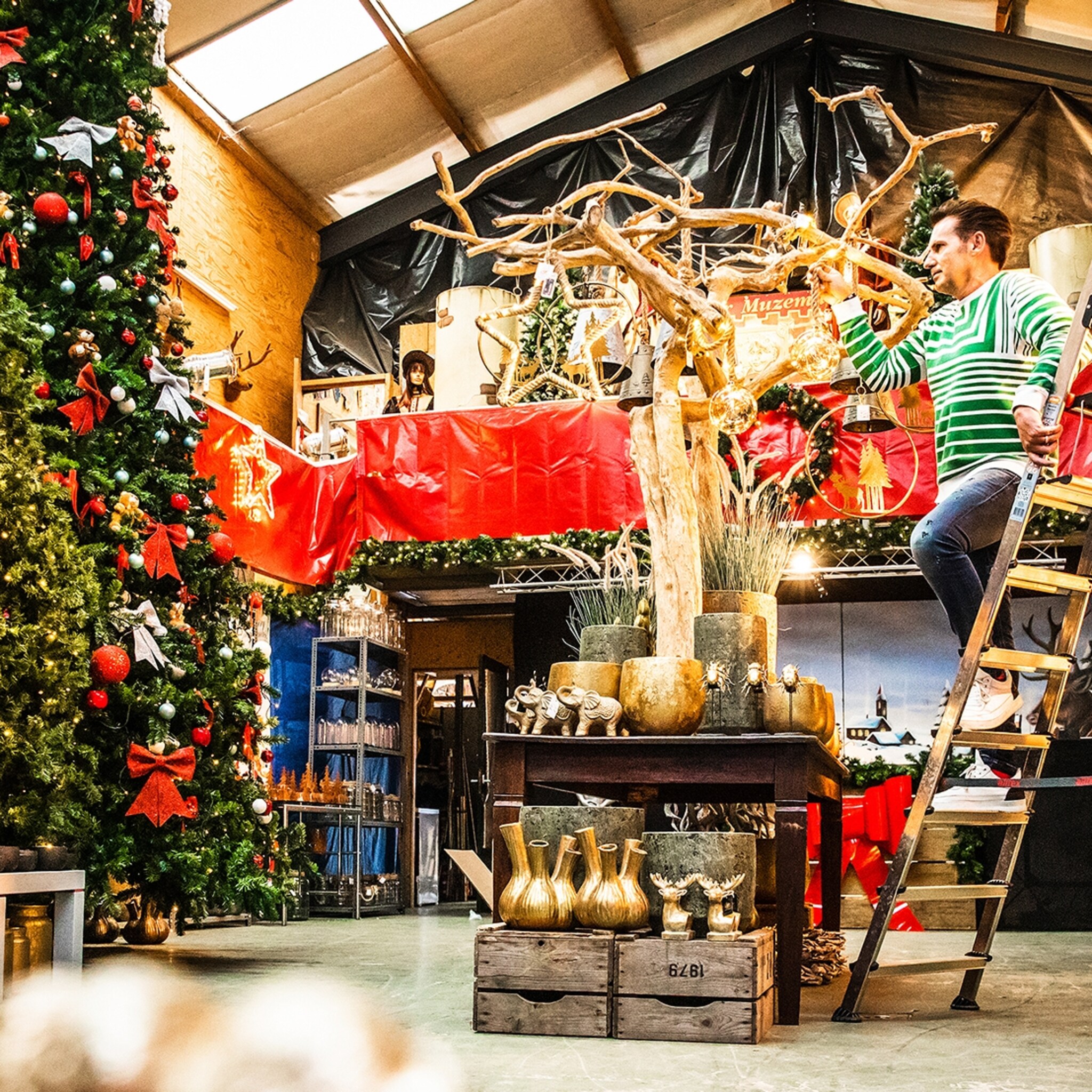 slimme businessmove evenementenbureau tovert loods om tot enorme kerstwinkel