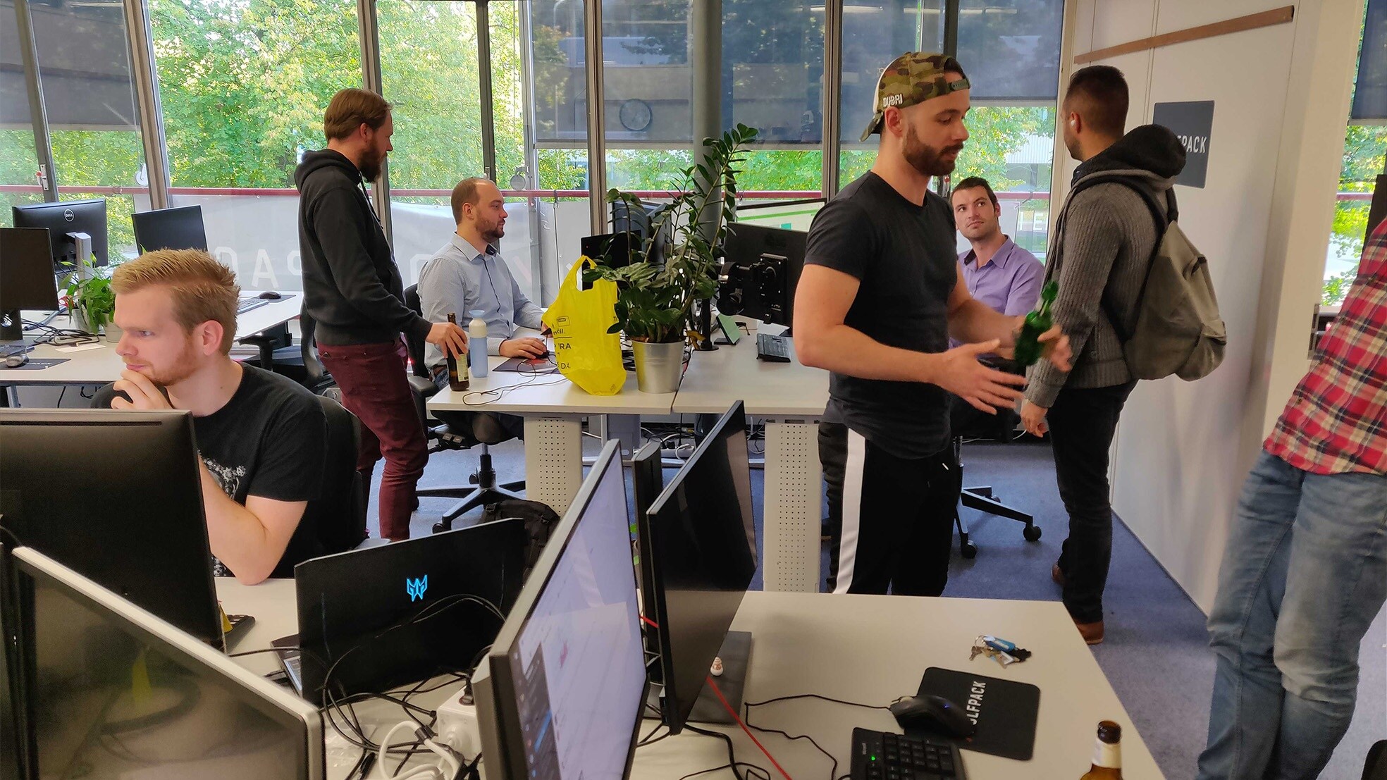 De Wolfpack-werkvloer voor de coronacrisis. Momenteel wordt er voornamelijk vanuit huis gewerkt.