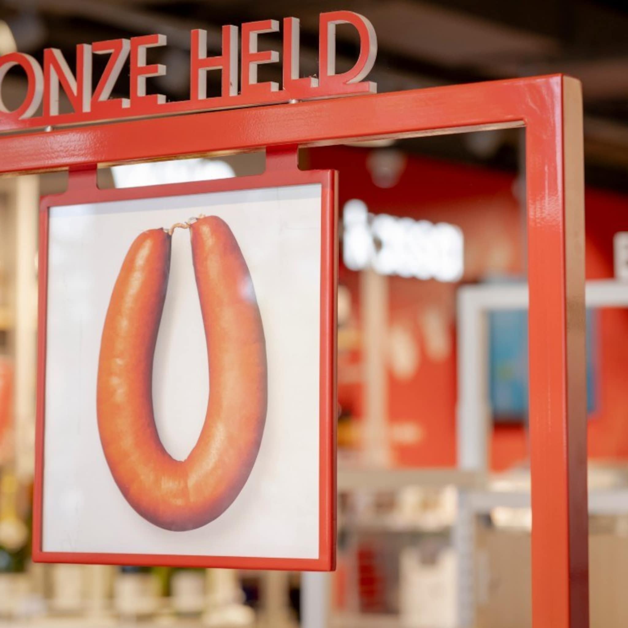 hema lanceert ookworst en komt met vegetarische variant op paradepaardje