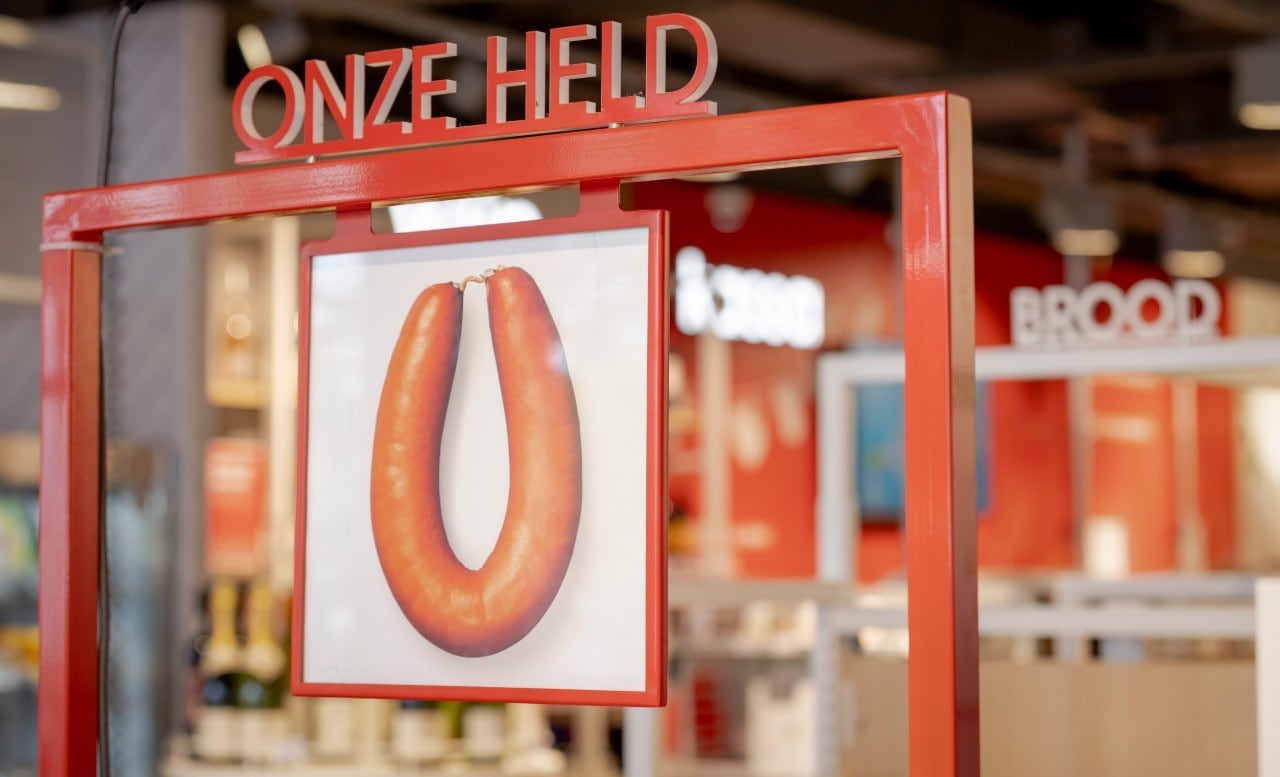 De wereldberoemde rookworst van HEMA heeft een vegetarische variant gekregen: de OokWorst.