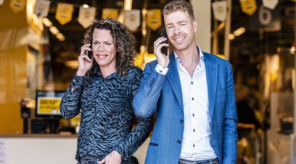 Anne en Bas Bobeldijk openen de ene na de andere coronateststraat. Anne volgt ook nog een hbo-opleiding en Bas runt twee succesvolle supermarkten.  Merel Klijzing