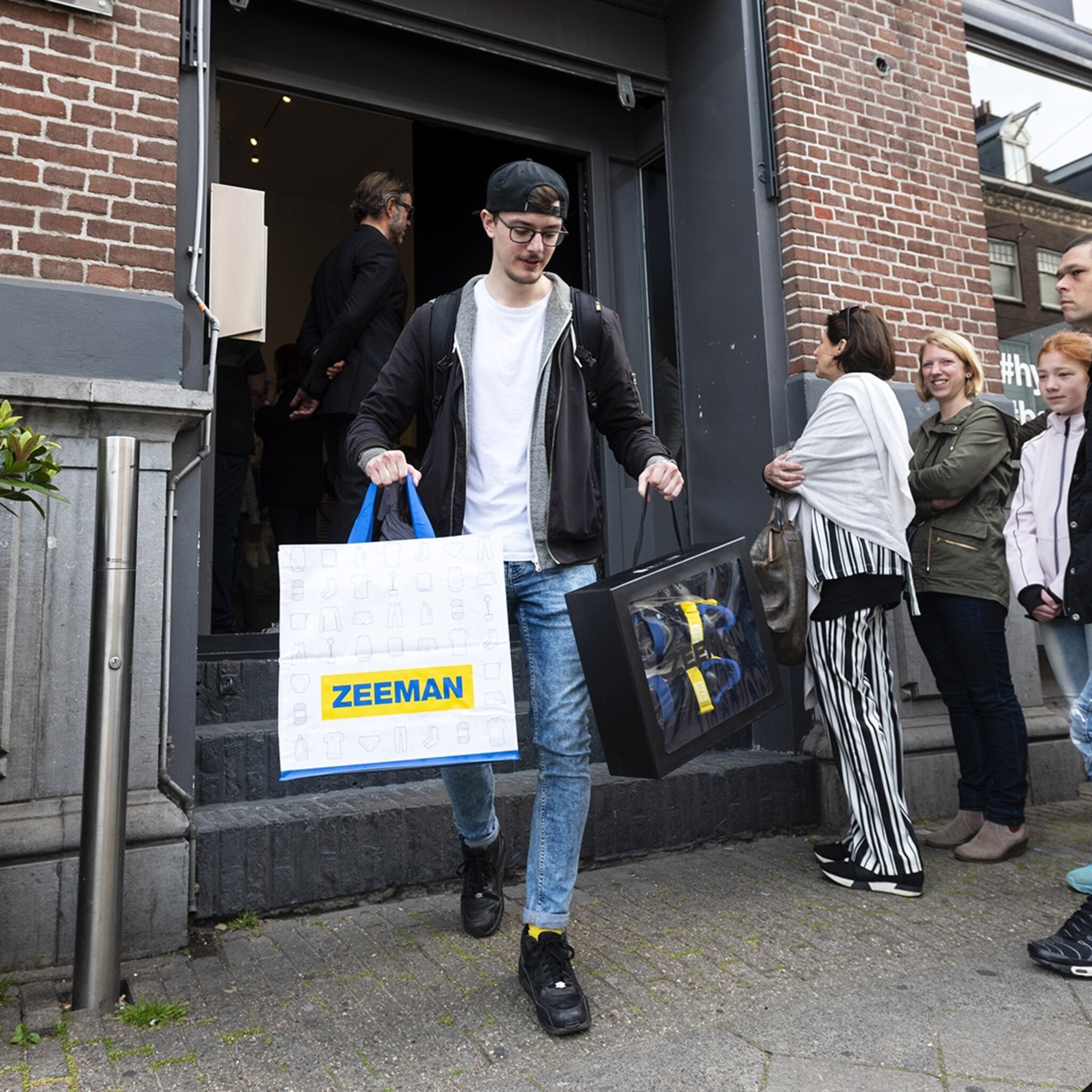 thijs van dijk zeeman parfum en lidl sneakers leveren ze nieuwe klanten op