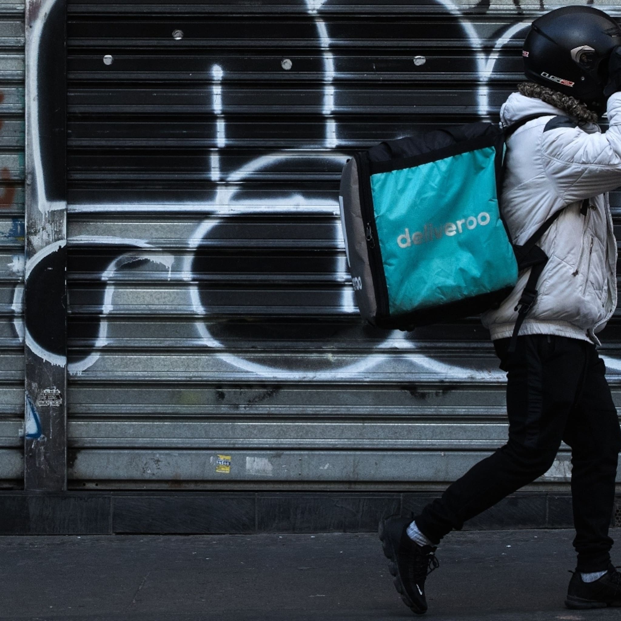 deliveroo biedt restaurants een helpende hand en komt met steunpakket