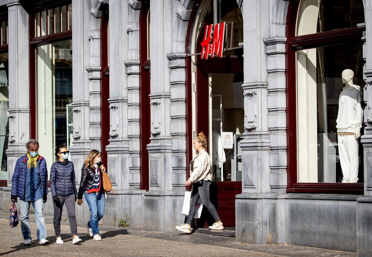 Mondkapjes per direct in alle winkels, stelt INretail. Klanten én personeel. Foto: ANP.