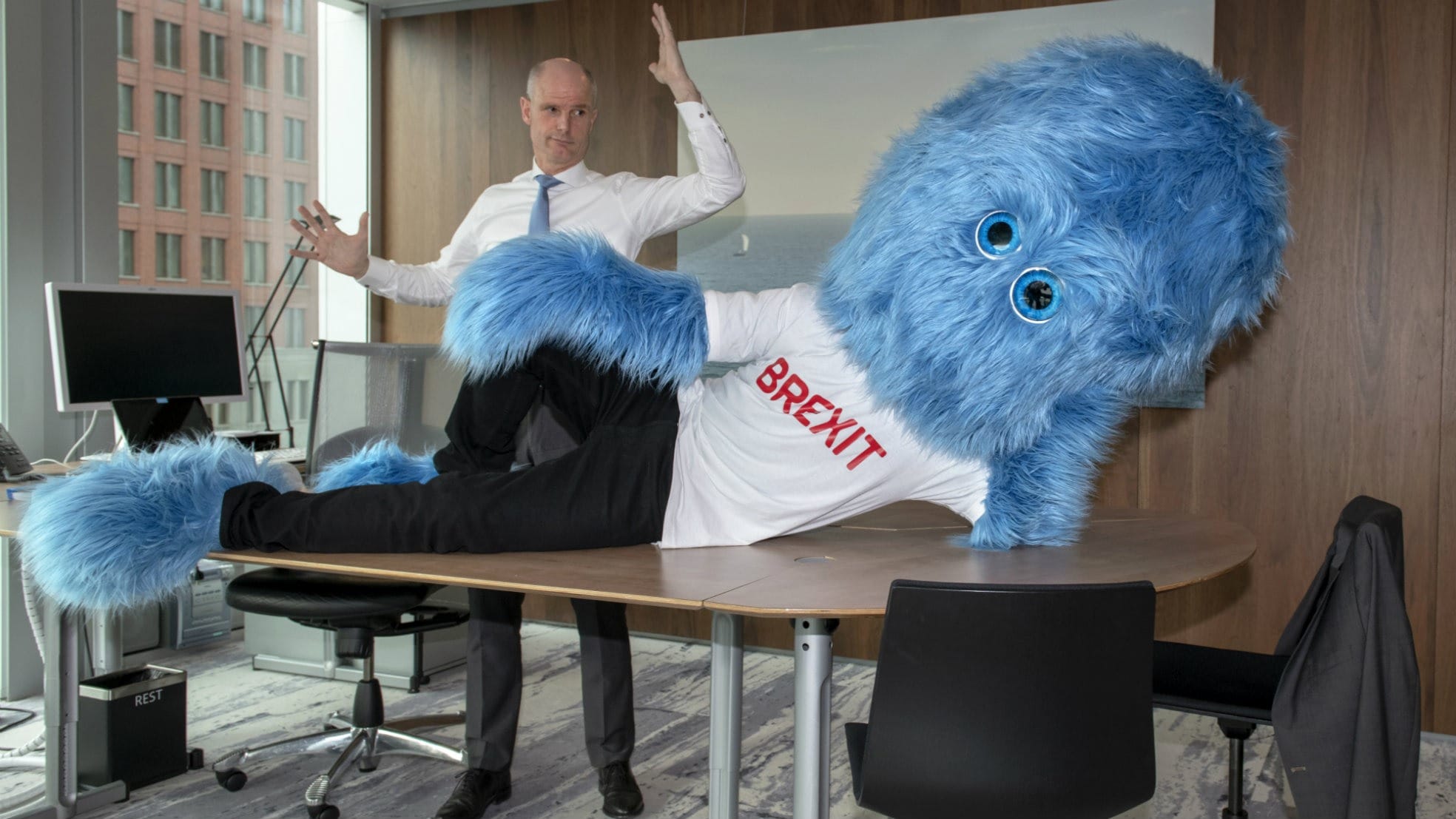 De overheid moet weer met een campagne gaan komen om ondernemers te wijzen op een mogelijke no deal-Brexit, vinden diverse Tweede Kamer-fracties. 'Het blauwe Brexitbeest moet weer terug'. Foto: ANP.