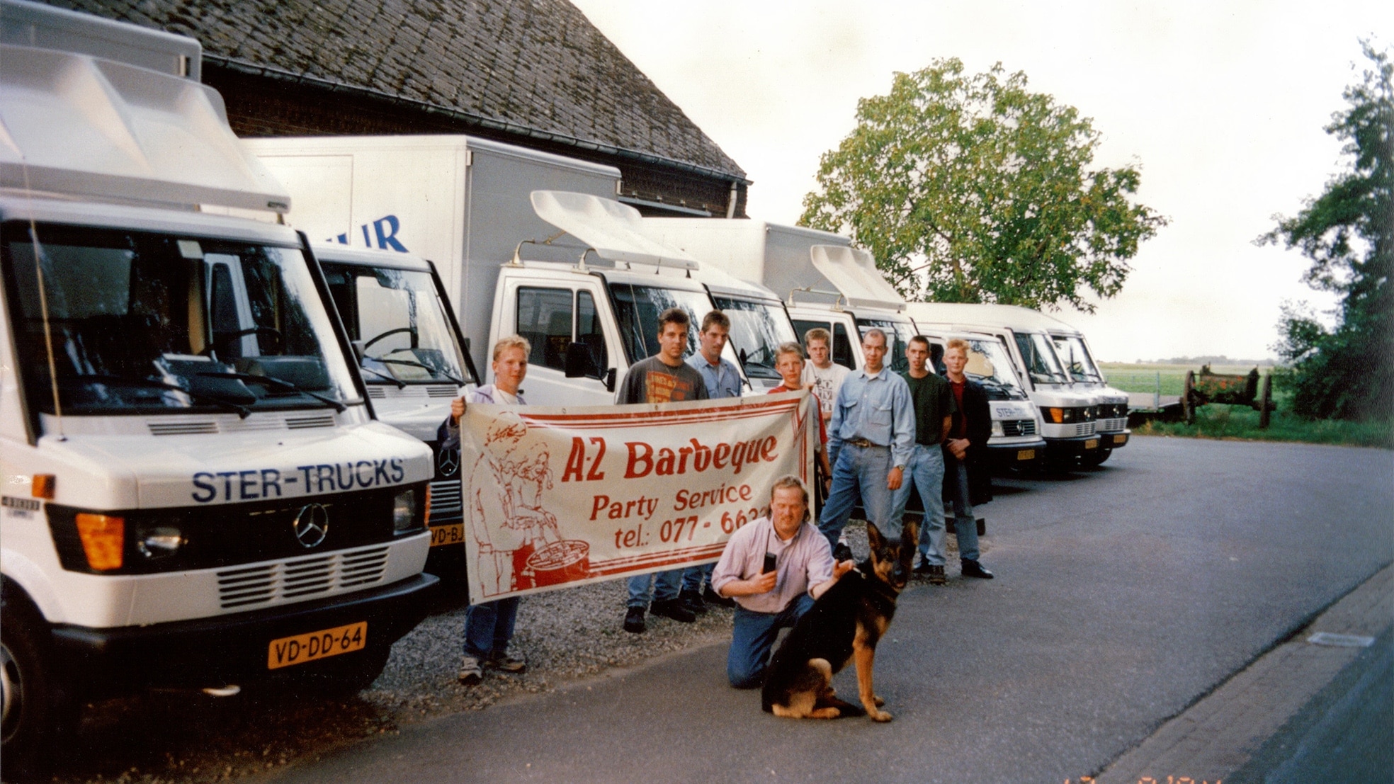 Een archieffoto van het team van familiebedrijf A-Z Barbecue.