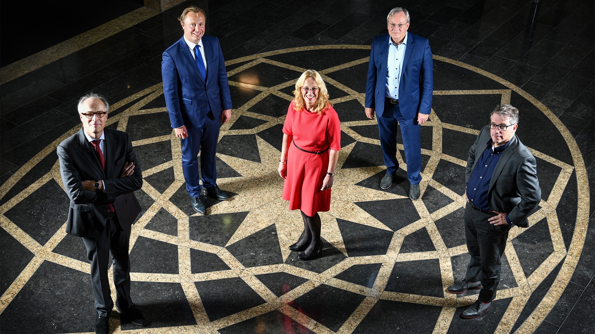 Van links naar rechts: Frans Jozef van der Vaart, Allard Schuering, Madeleine van der Wal, Eric Poelenije en Ruud Derksen.