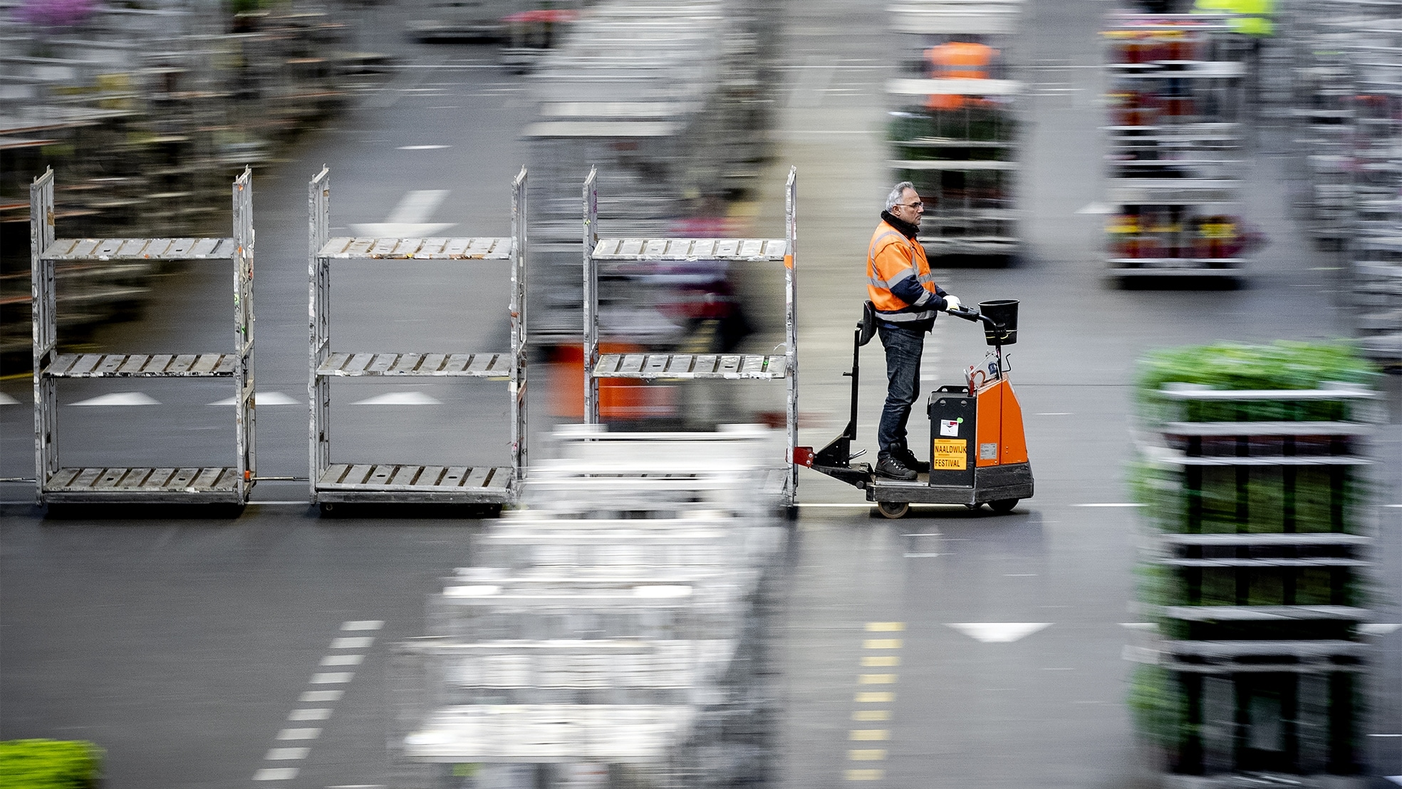 FloraHolland in Naaldwijk. Ook de bloemenexport heeft het zwaar door corona. Foto: ANP