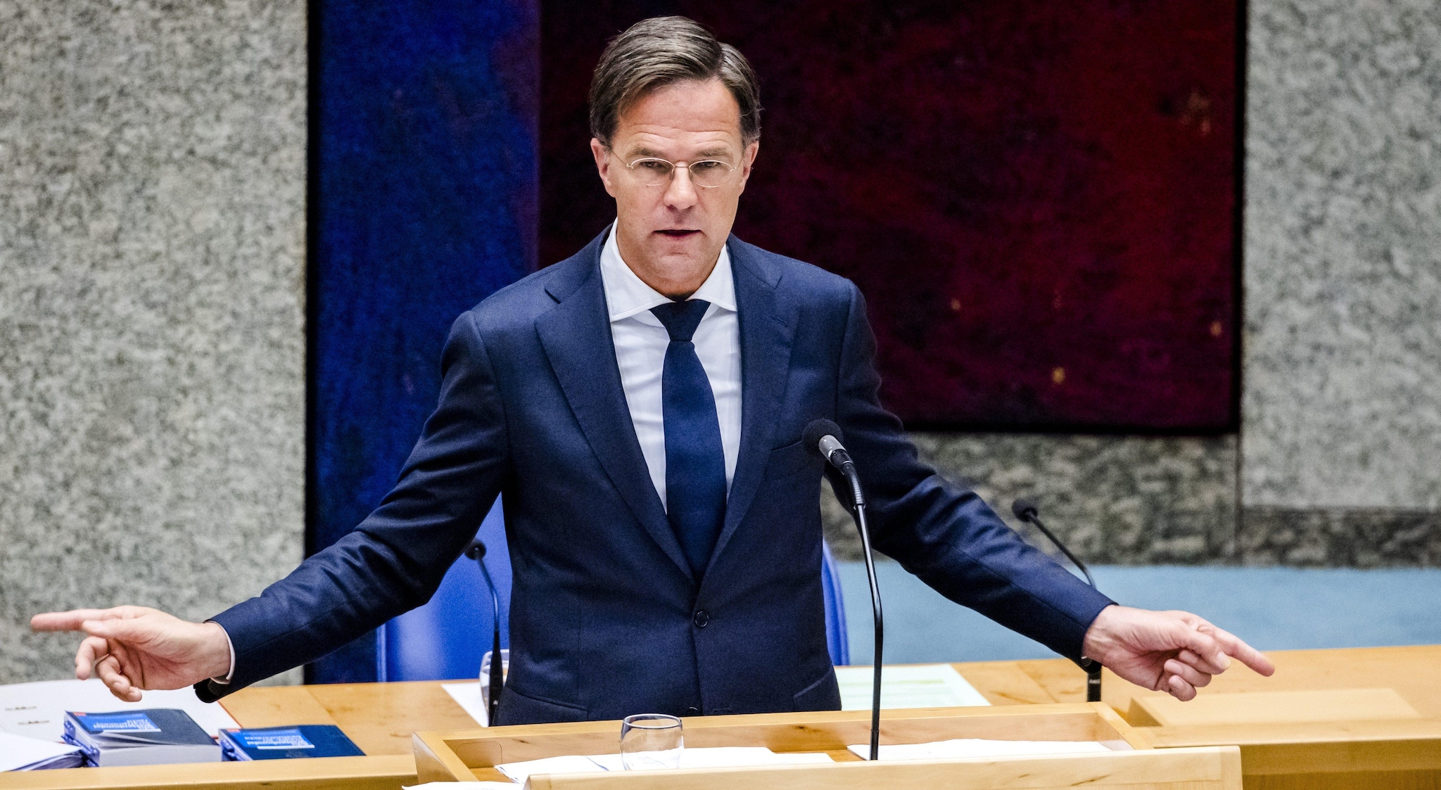 Premier Mark Rutte aan het woord tijdens het Tweede Kamerdebat over de ontwikkelingen rondom het coronavirus. Foto: ANP