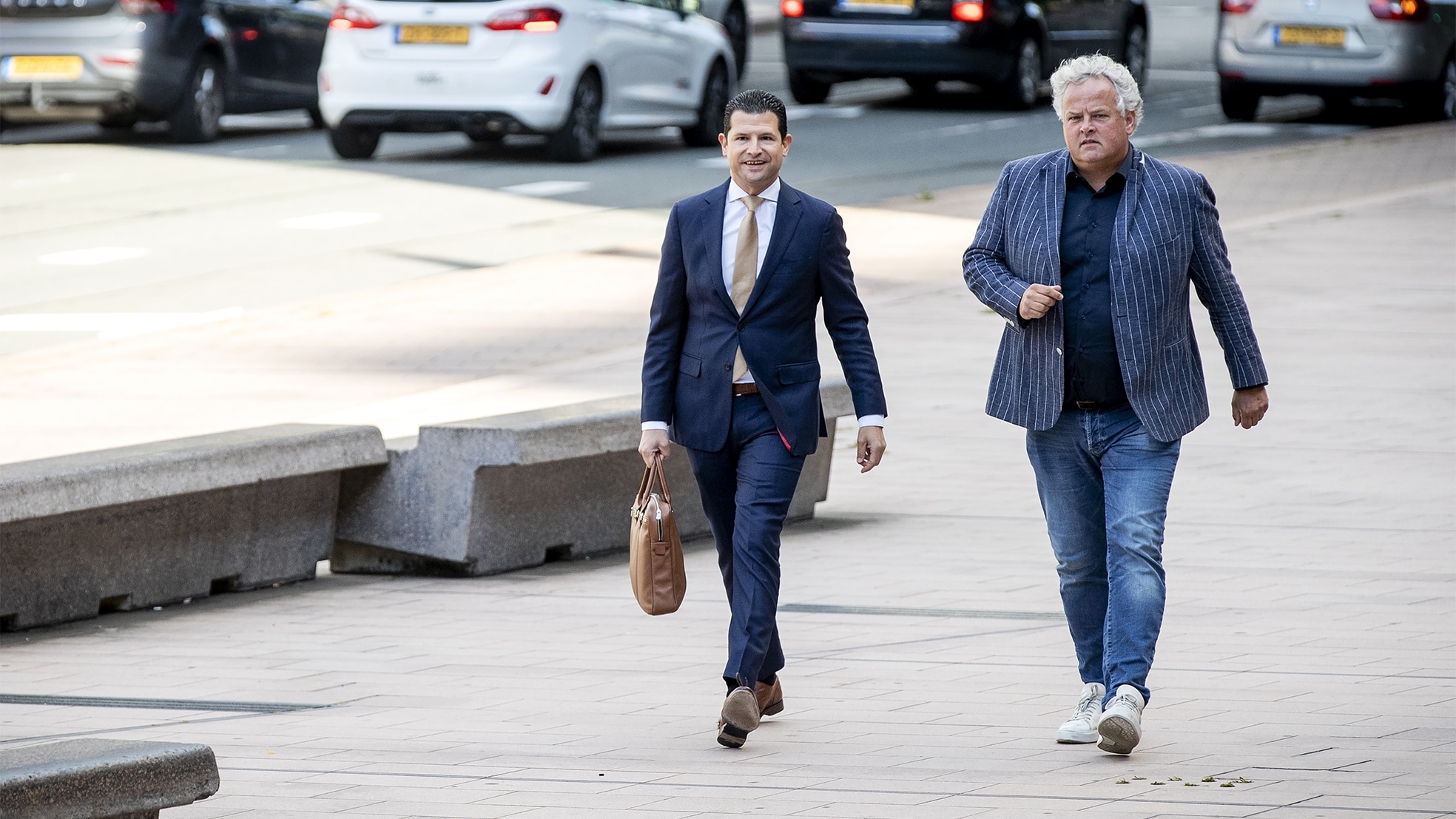 Voorzitter Robèr Willemsen en algemeen directeur Dirk Beljaarts (links) van Koninklijke Horeca Nederland (KHN) afgelopen juli bij de rechtbank voor het kort geding van de horecabranche tegen de Staat. Foto: ANP