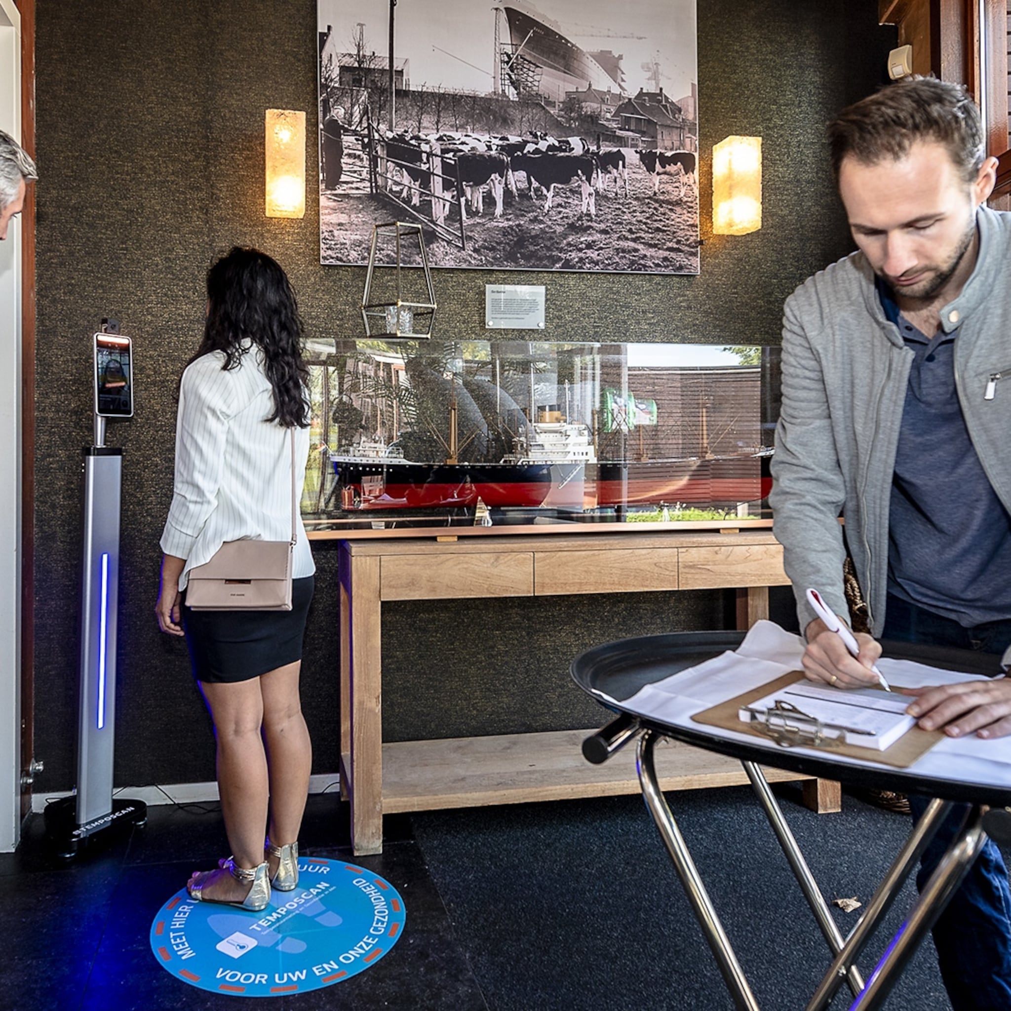 restaurant fuiks neemt zekere voor het onzekere gasten kunnen temperatuur meten