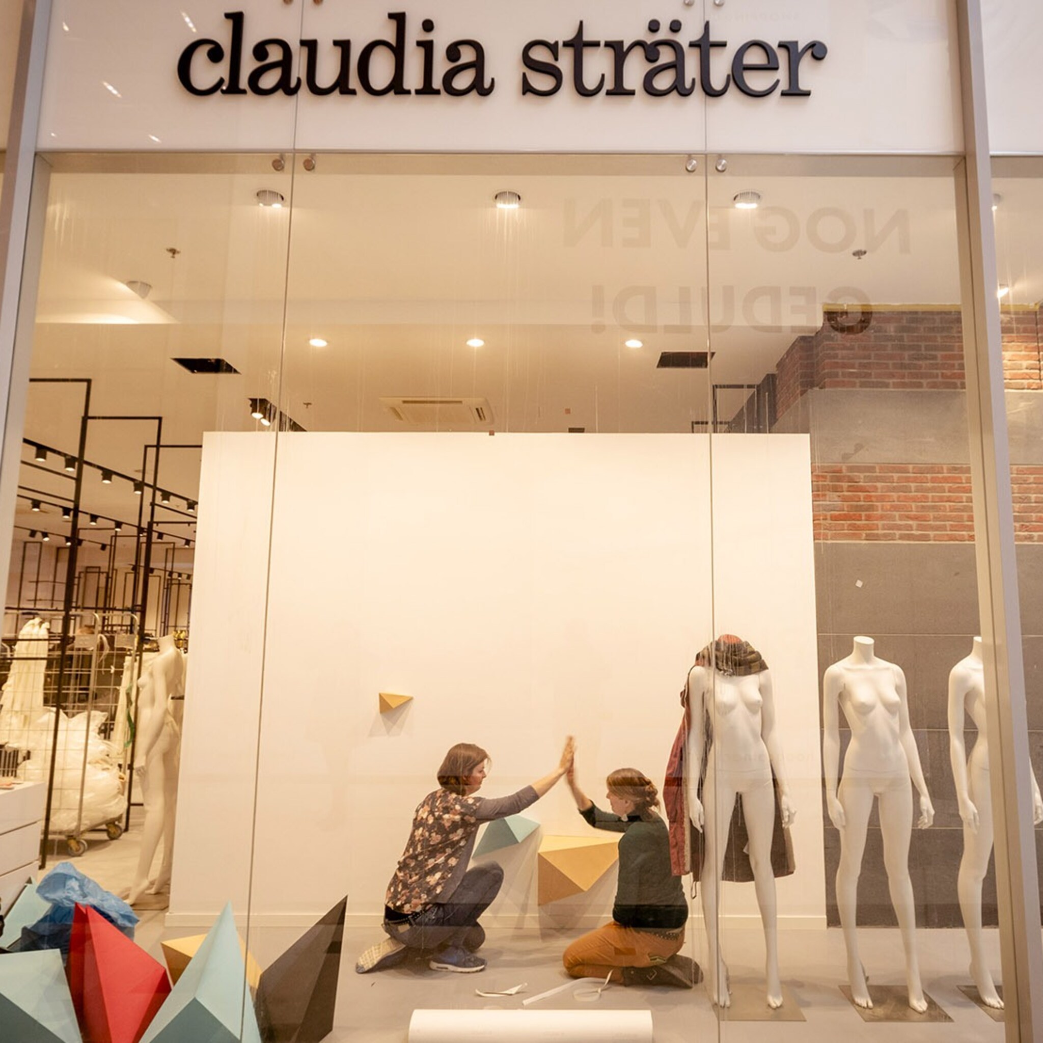 filialen van expresso miss etam steps en claudia strater sluiten hun deuren