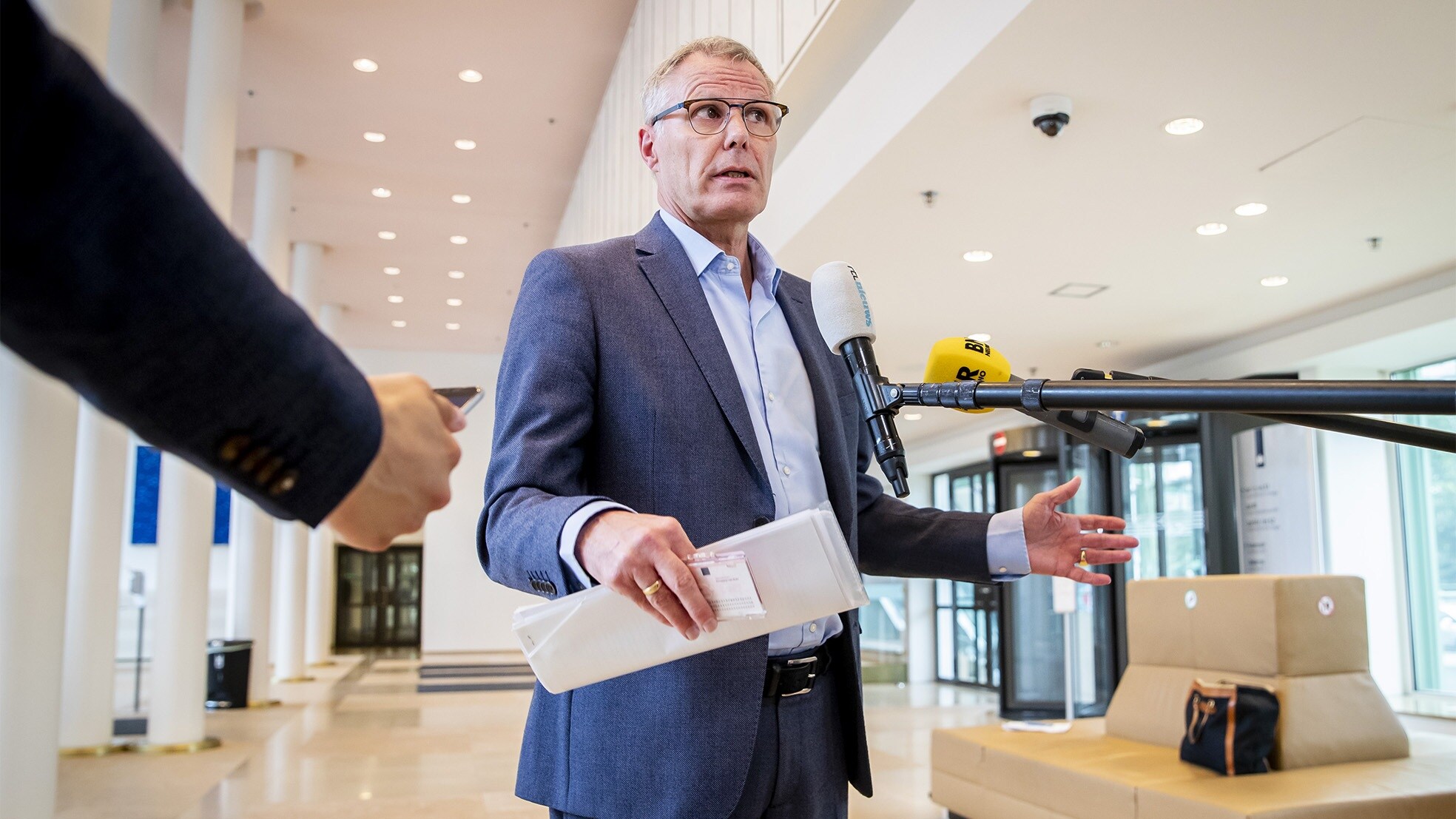 Han Busker vorige maand voorafgaand aan een overleg over een steunpakket en de begroting voor 2021. Foto: ANP