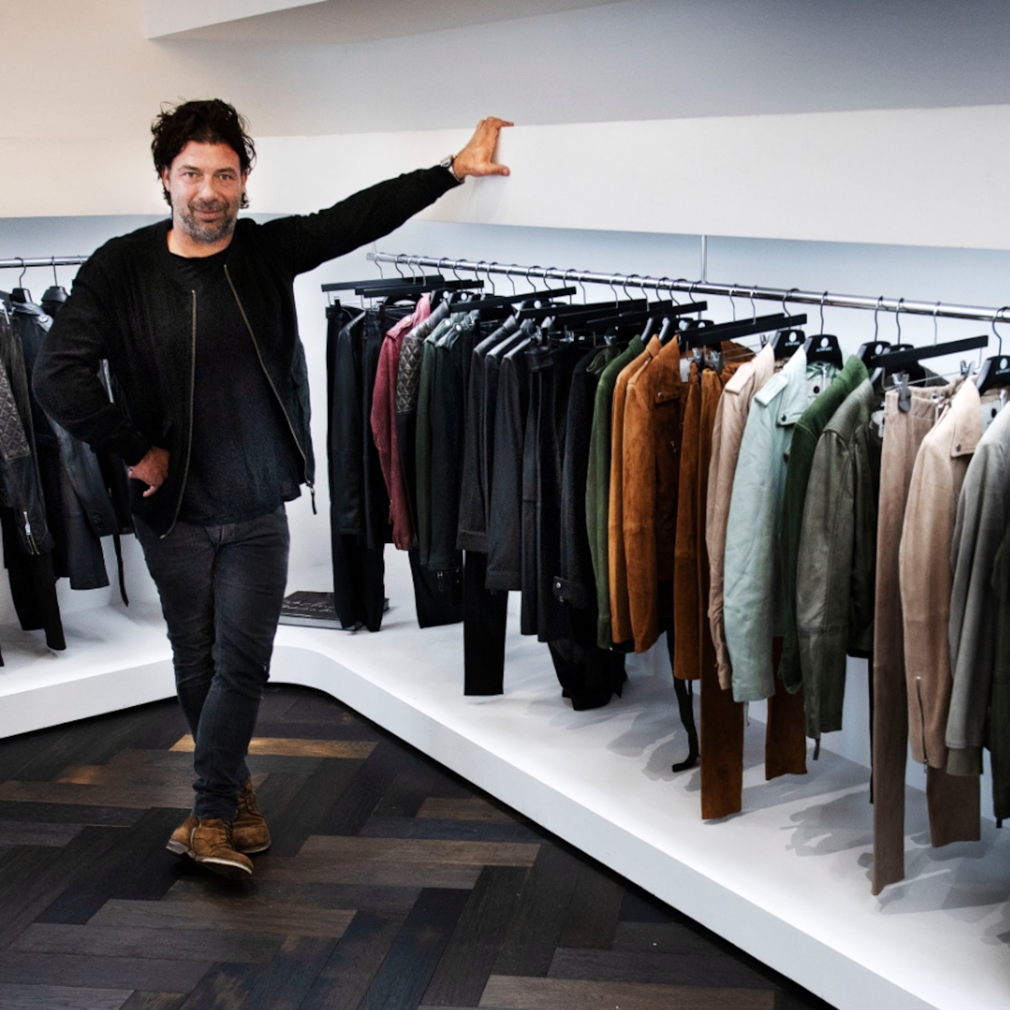 ambitie sterker dan crisis van der weijden lanceert kledinglijn in onzekere retailwereld