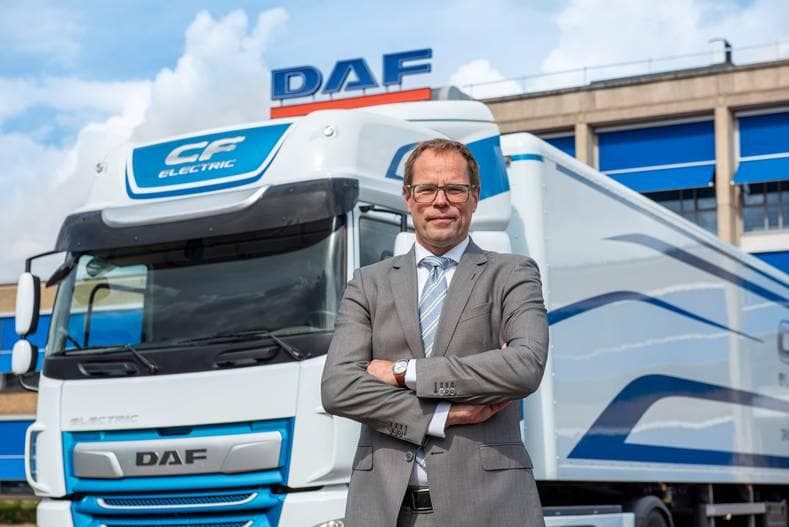 DAF-topman Harry Wolters voor de elektrische DAF CF. Foto: DAF Trucks.