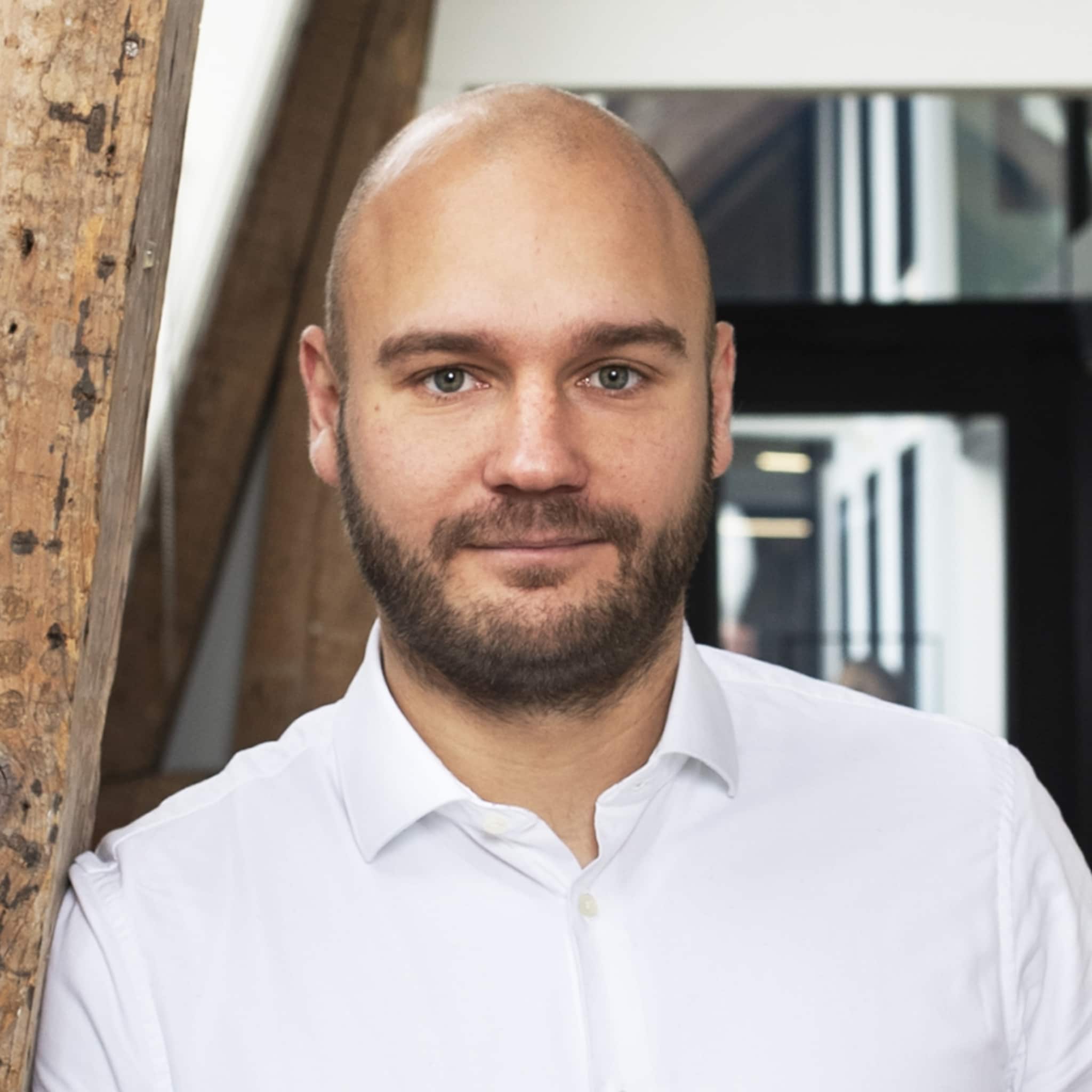 deliveroo ceo verstijnen fietskoeriers zeker niet terug in dienst
