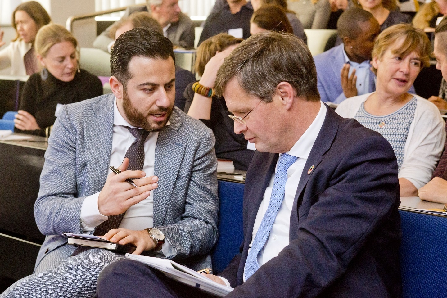Yousef Yousef, voorzitter van het VNO-NCW-netwerk Groene Groeiers, met de eerste gast Jan Peter Balkenende.