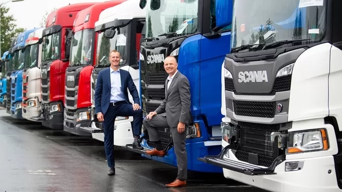 Managing director voor de Scania-vestiging in Zwolle Johan Uhlin (links) en zijn managing director Scania Nederland Janko van der Baan.