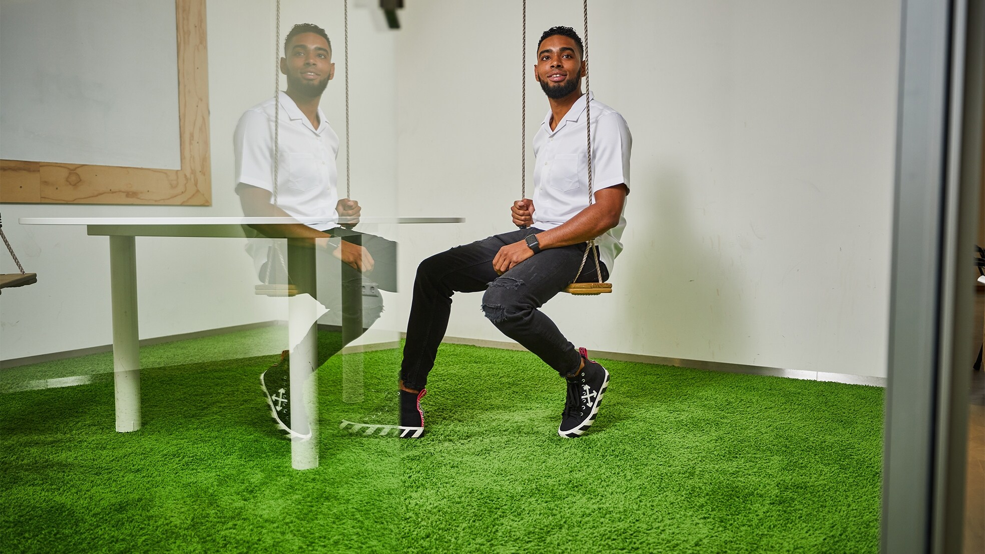 Ondernemer Wesley dos Santos, auteur van het boek 'Ondernemen als een baas'. Foto's: Jan de Groen